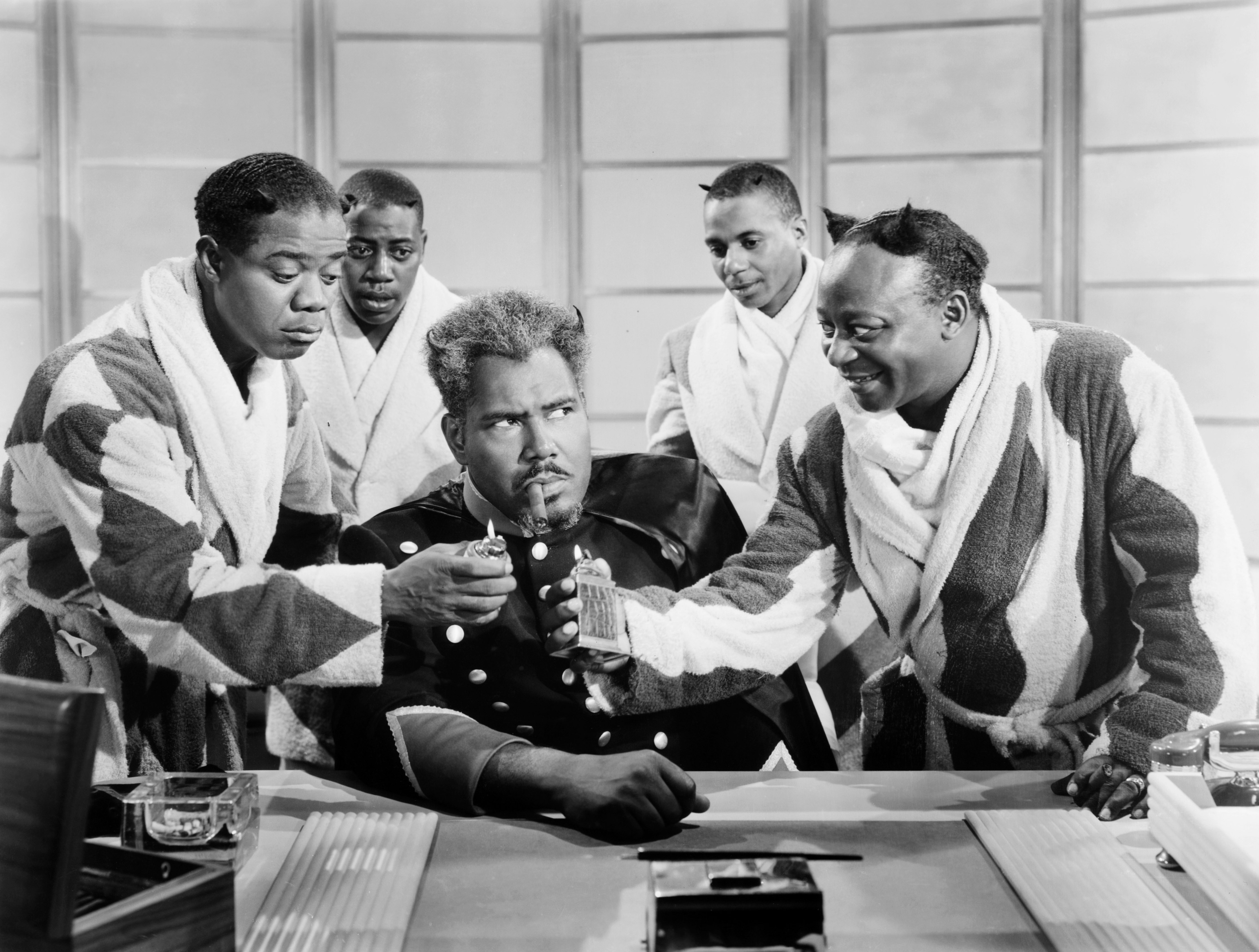 Louis Armstrog, a sinistra nella foto, in "Cabin in the sky", 1943