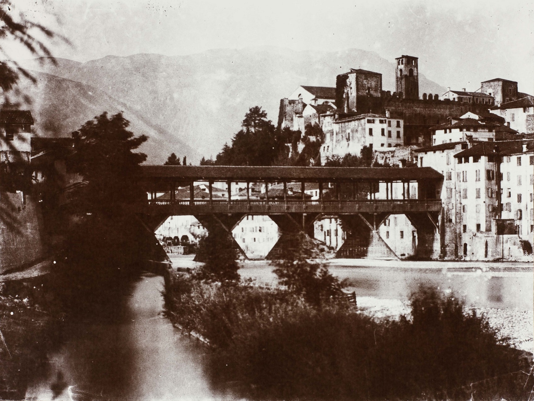 Andrea Fasoli, Veduta del ponte di Bassano dalla riva del Brenta, 1853, calotipo, Museo Civico, Bassano del Grappa