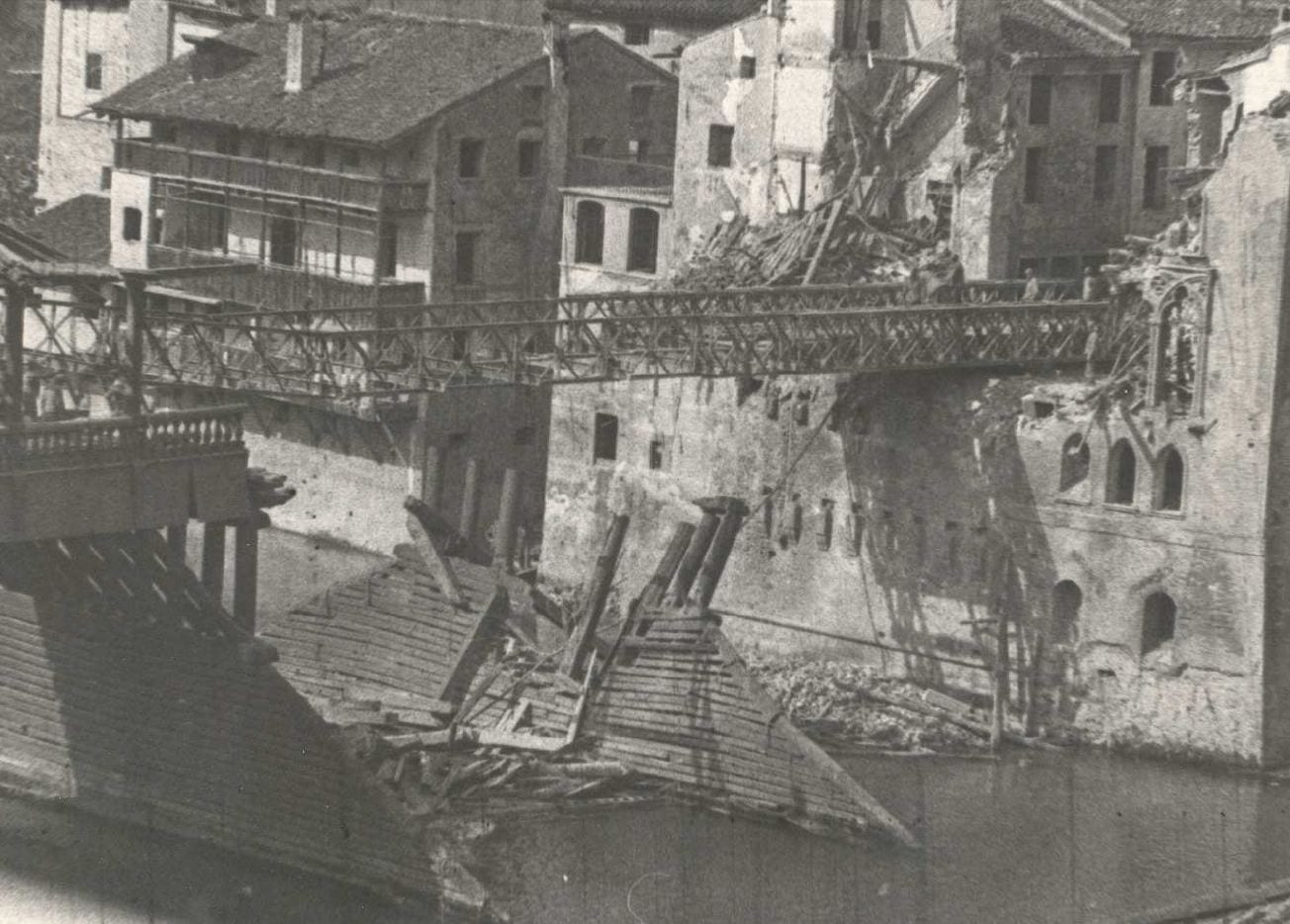Il Ponte di Bassano dopo i bombardamenti della Seconda Guerra Mondiale, 1945