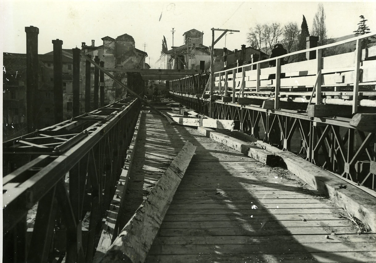 Il Ponte di Bassano durante la ricostruzione da parte del Corpo degli Alpini, 1947