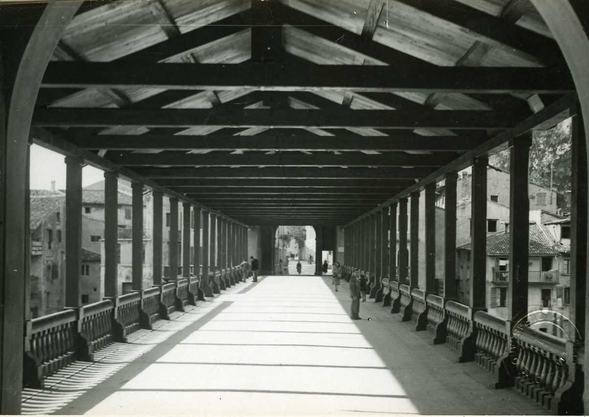 Interno del Ponte di Bassano dopo la ricostruzione da parte del Corpo degli Alpini