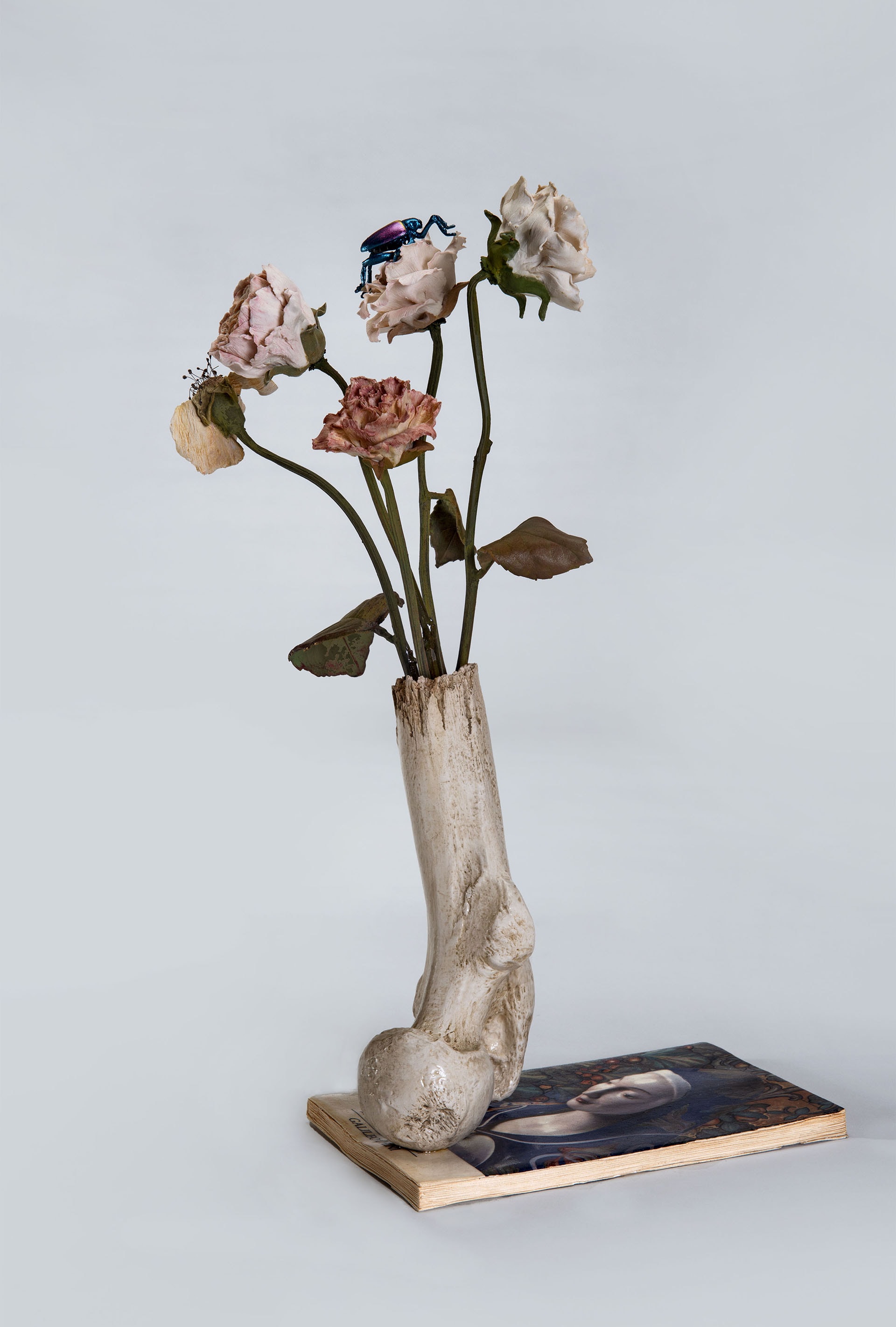 “Scegli il Paradiso”, 2021, ceramica policroma, cm. h. 35 x 19 x 14