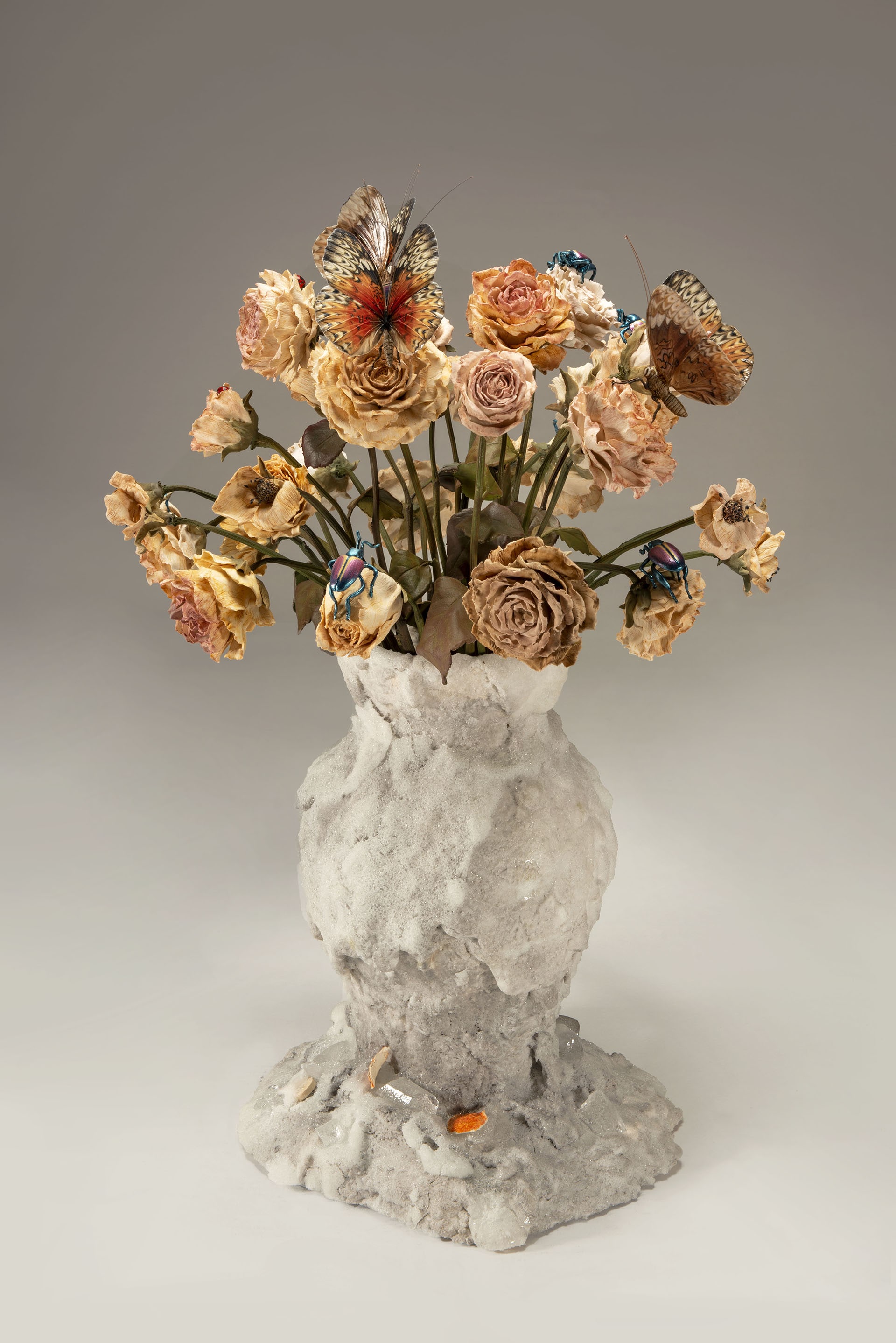 “Ghiacciato”, 2021, ceramica policroma, cm. h. 53 x 37 x 34,5