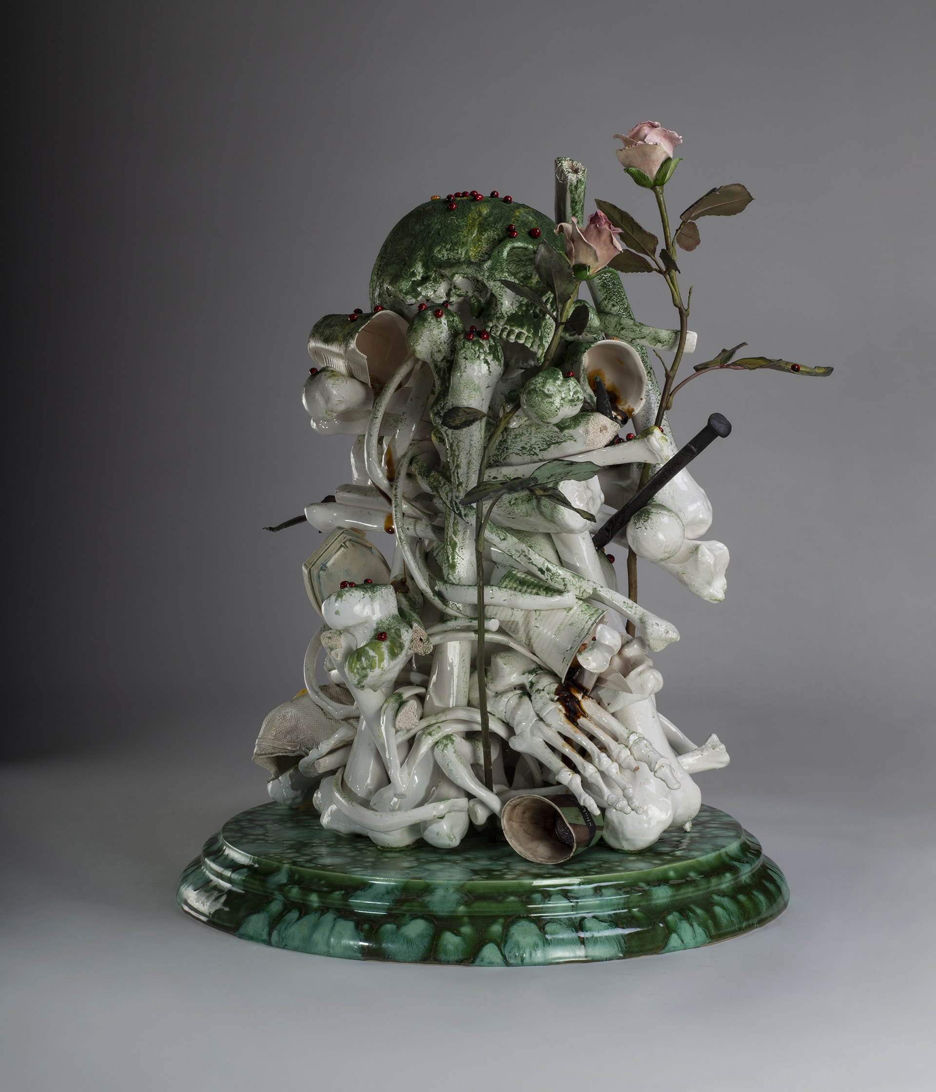 “Pensieri”, 2019, ceramica policroma, cm. h. 64 x 55 x 51