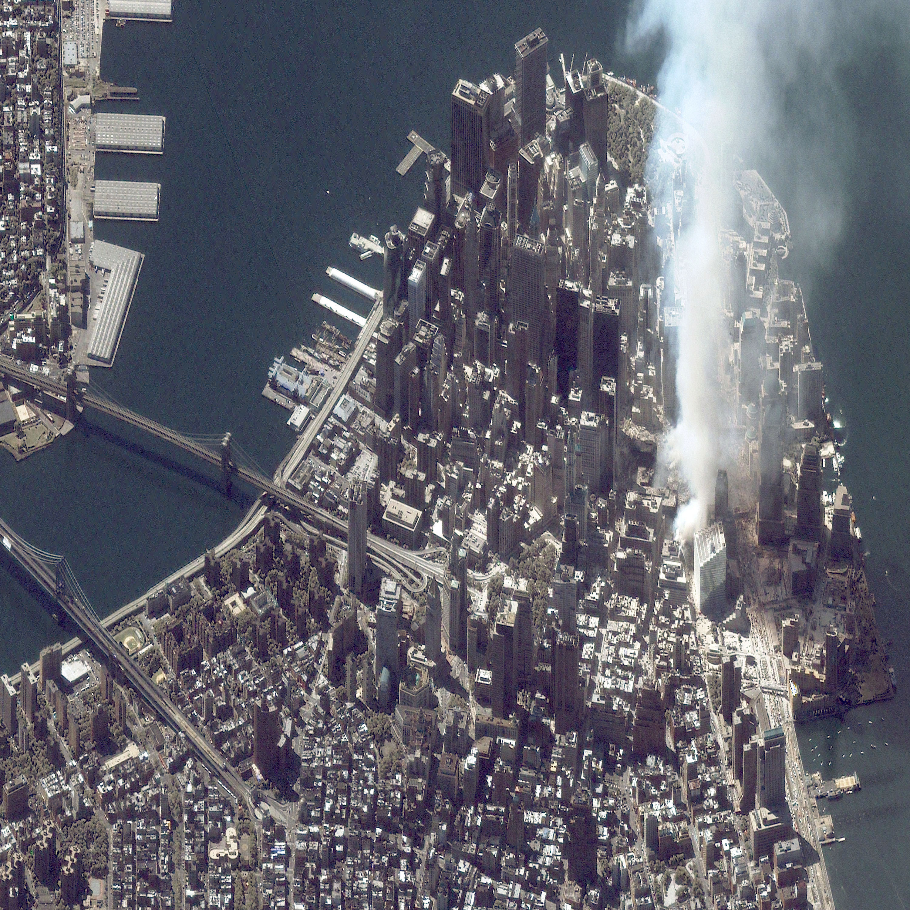 Immagine dall'alto delle Torri Gemelle colpite nel cuore di Manhattan