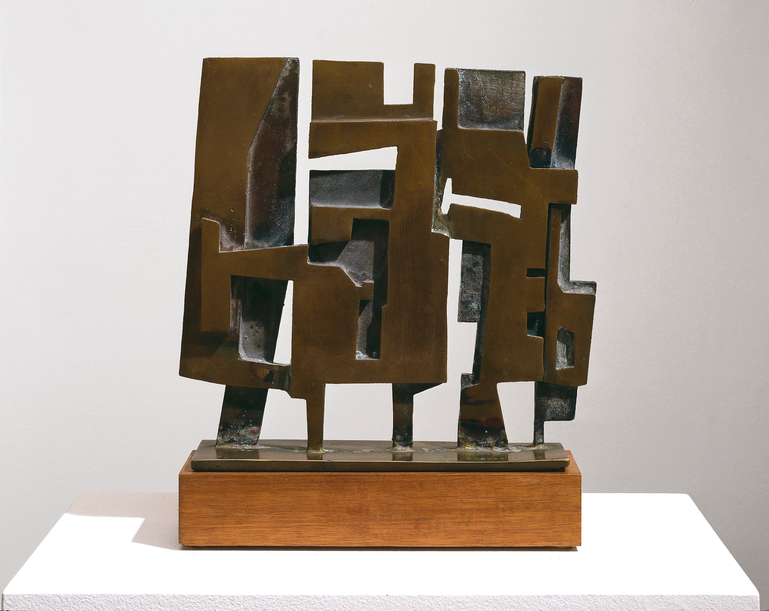 Pietro Consagra, Omaggio a Paisiello, 1955. Bronzo. Fusione a terra delle singole parti e saldatura, 69 x 72 x 6 cm. Collezione privata, Lugano. Foto: Maniscalco © 2021, ProLitteris, Zurich 