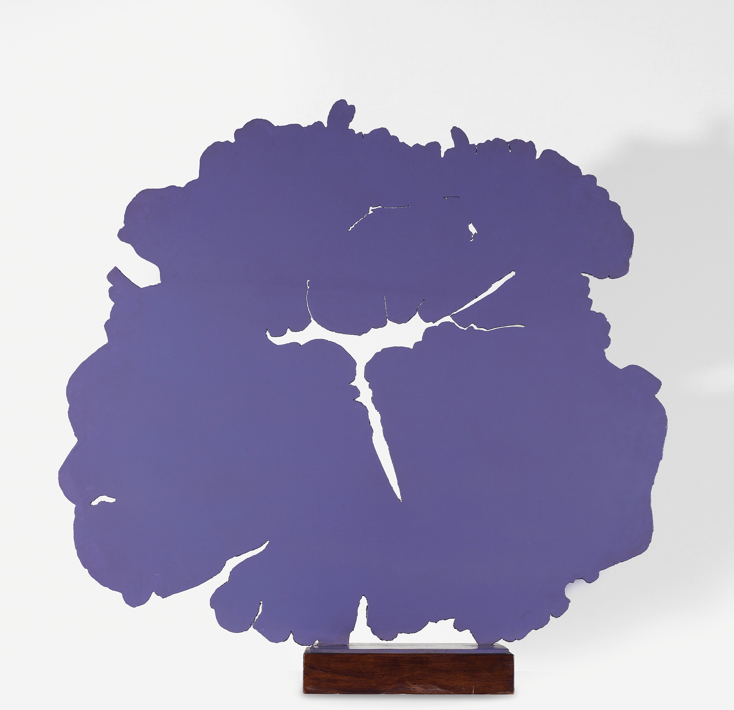 Pietro Consagra, Giardino viola, 1966. Ferro verniciato, 130.5 x 143.5 x 0.5 cm. Museo d'arte della Svizzera italiana, Lugano. Deposito dell'Associazione ProMuseo Foto: Alexandre Zveiger © 2021, ProLitteris, Zurich 