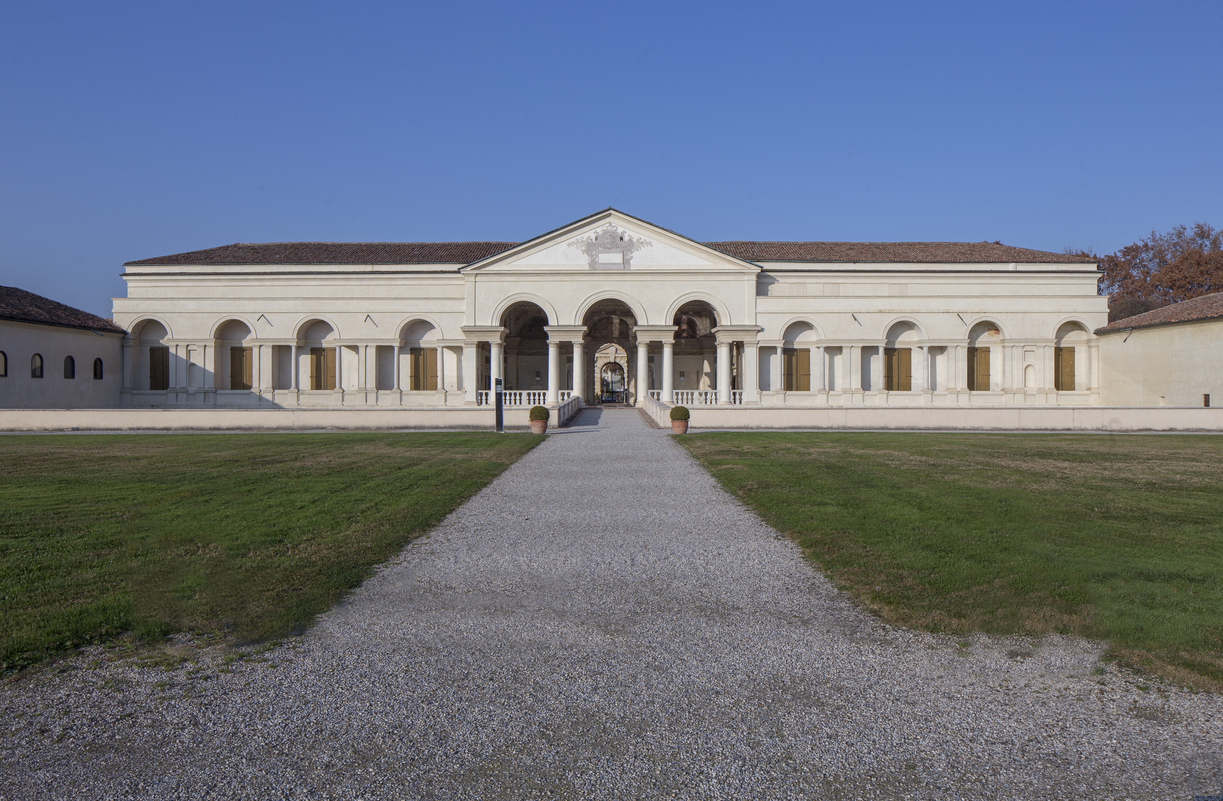 Palazzo Te, Facciata sulle Peschiere. Foto: Gian Maria Pontiroli © Fondazione Palazzo Te.