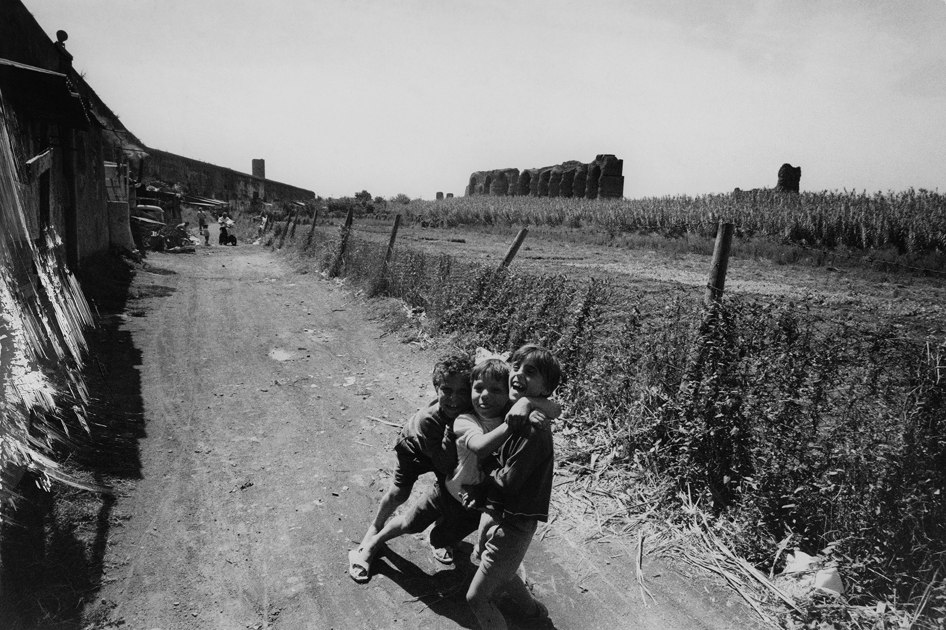 Roma, 1958 ca, Baracche all’Acquedotto Felice Stampa originale d’epoca alla gelatina ai sali d’argento, 24 x 35,5 cm, archivio Cascio, Roma 