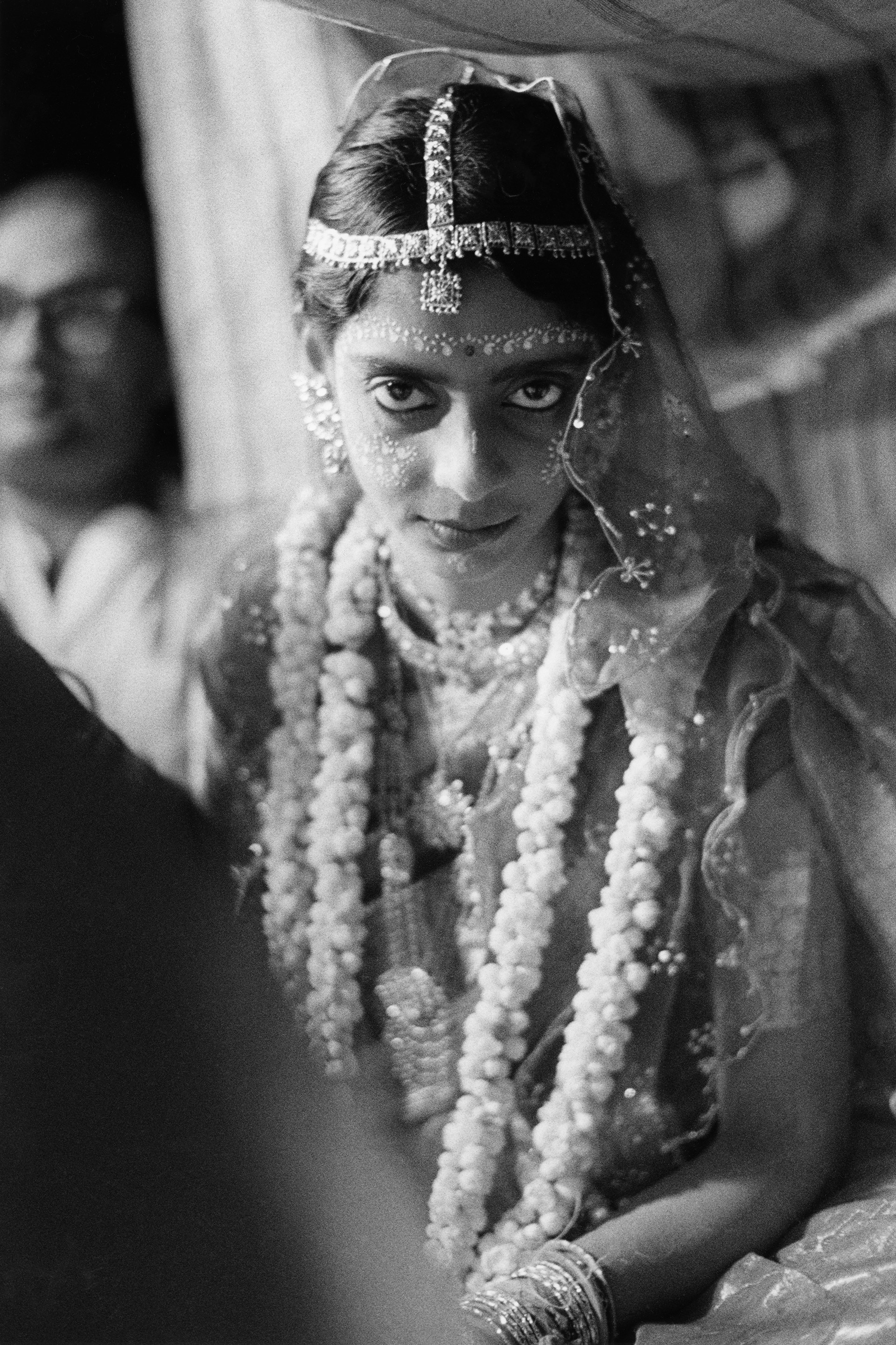 Mumbai, India, 1960, Ritratto di sposa Stampa recente alla gelatina ai sali d’argento da negativo originale, 36 x 24 cm, archivio Cascio, Roma 