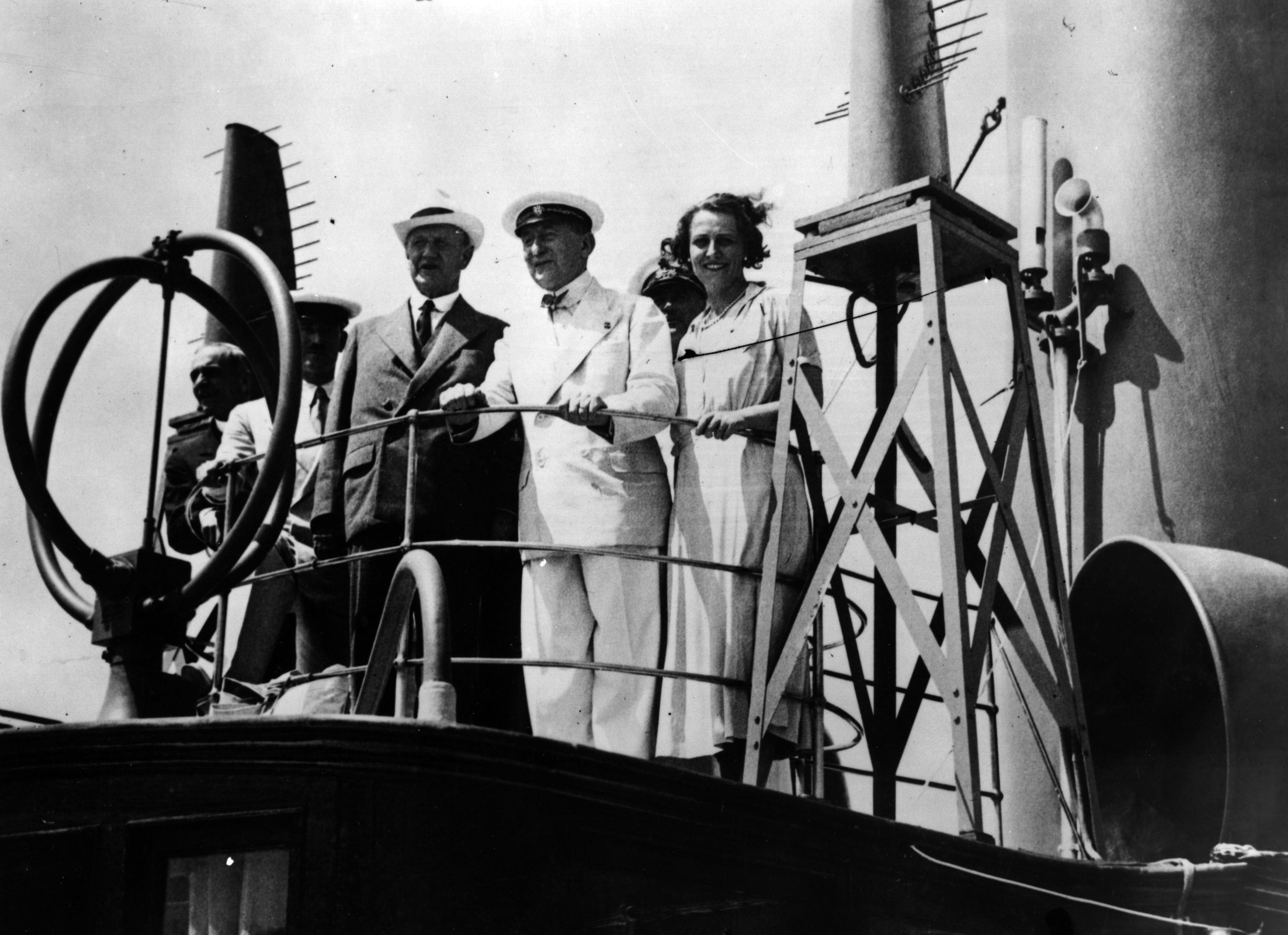 Nel 1930 Marconi insieme alla moglie e a Sir Bertram Hayes a bordo dell'Elettra