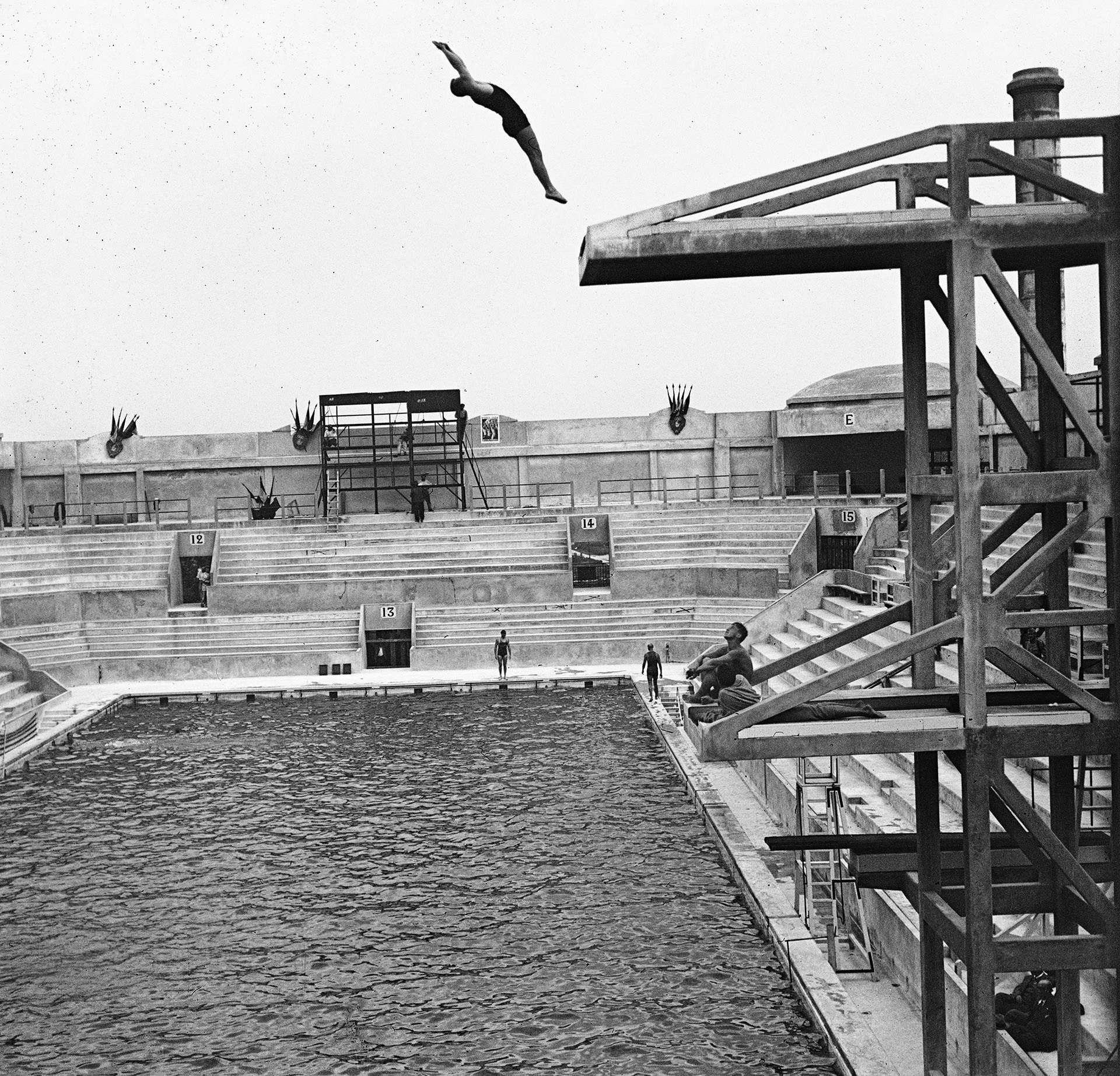 Clarence Pinkston durante le Olimpiadi, piscina delle Tourelles, Parigi, 1924. Photograph by Jacques Henri Lartigue © Ministère de la Culture (France), MAP-AAJHL