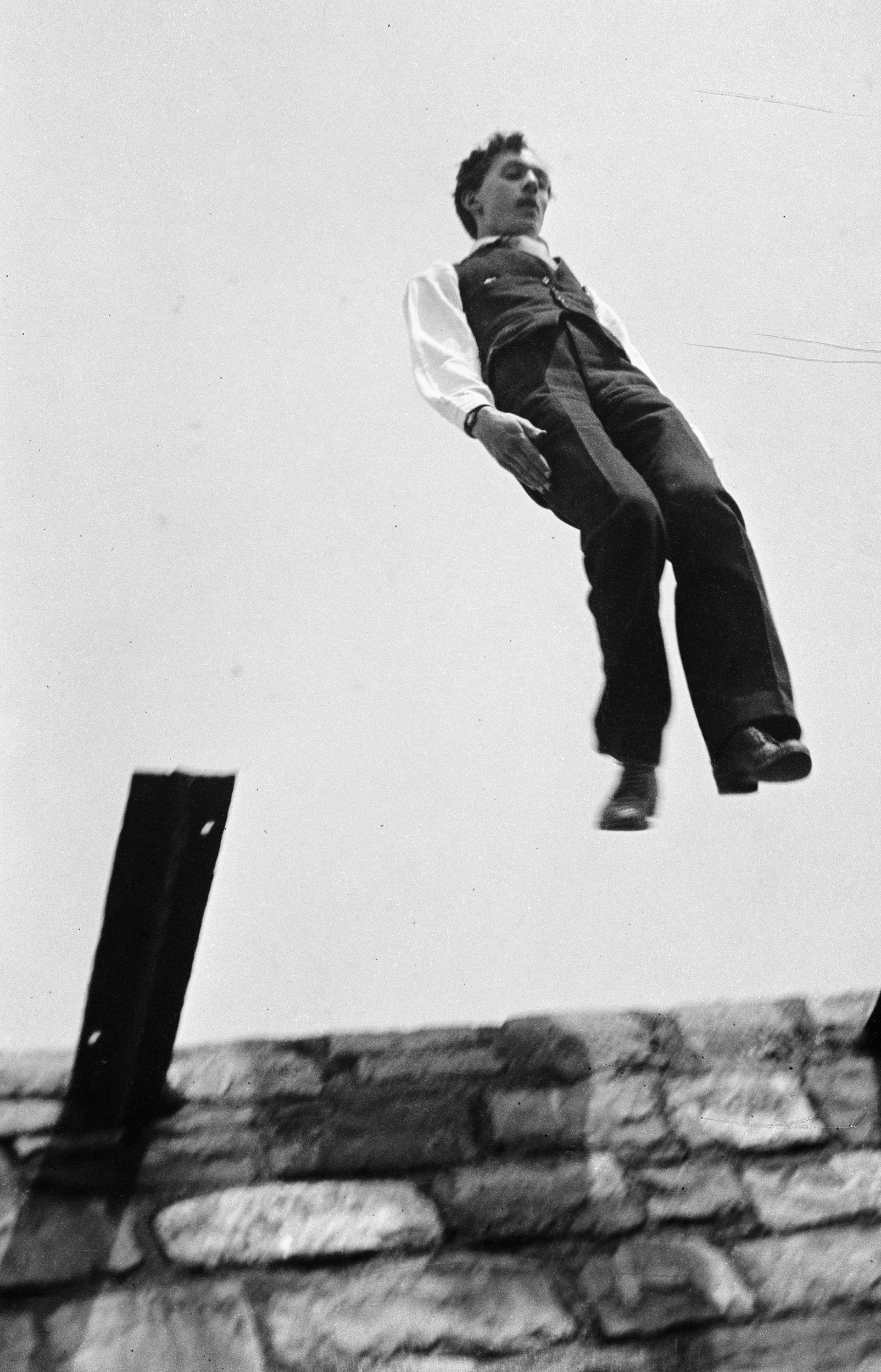 Zissou, fratello di Jacques Henri Lartigue, Rouzat, 1908. Photograph by Jacques Henri Lartigue © Ministère de la Culture (France), MAP-AAJHL