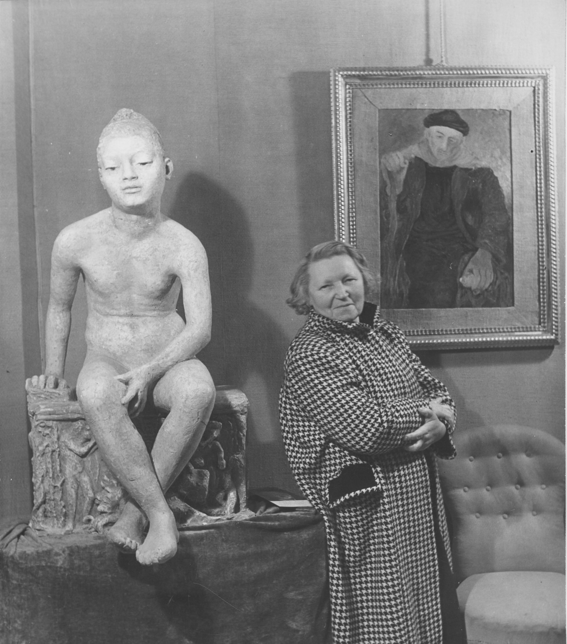 Antonietta Raphaël nello studio di Monteverde, 1952