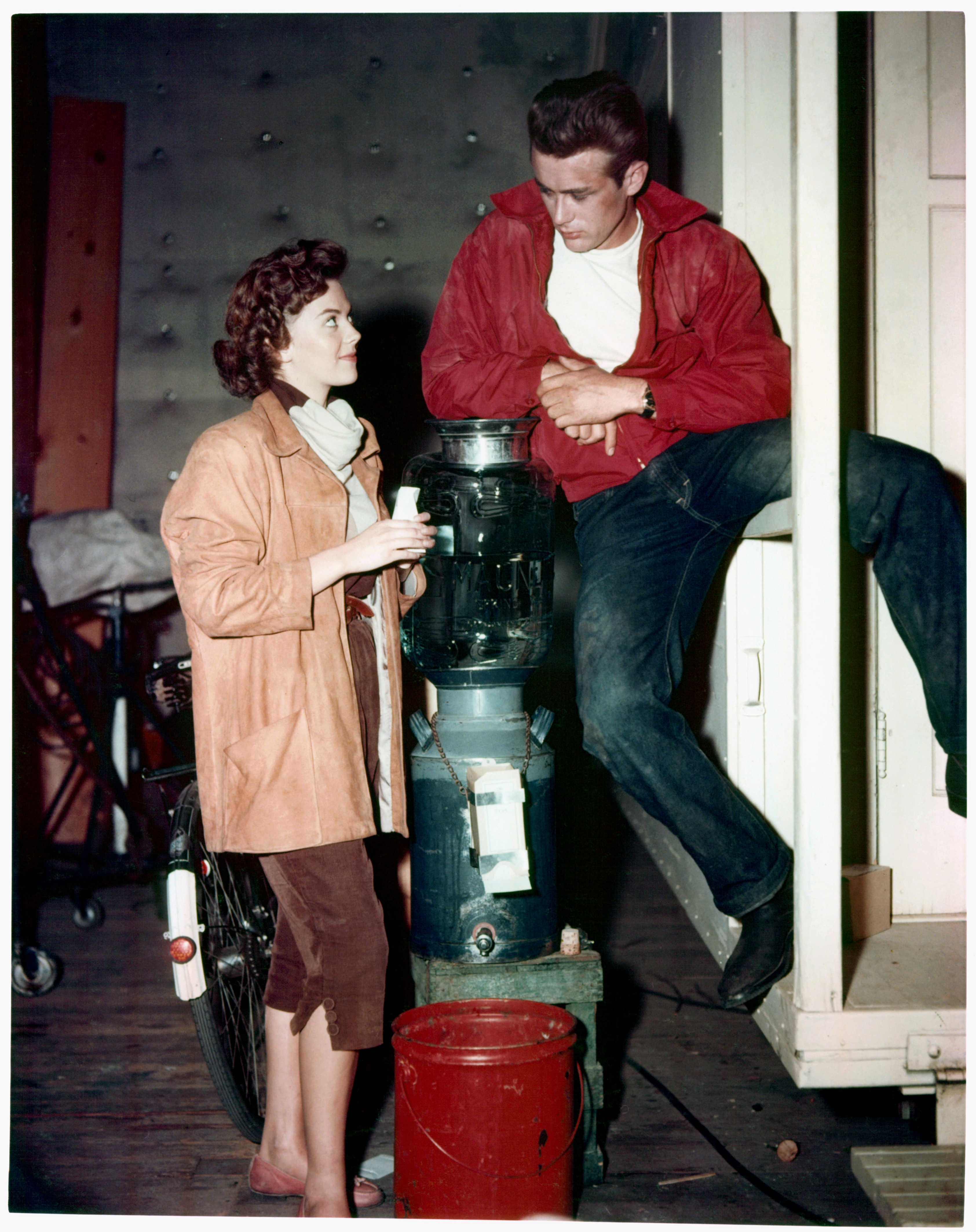 Con James Dean sul set di "Gioventù bruciata", 1955