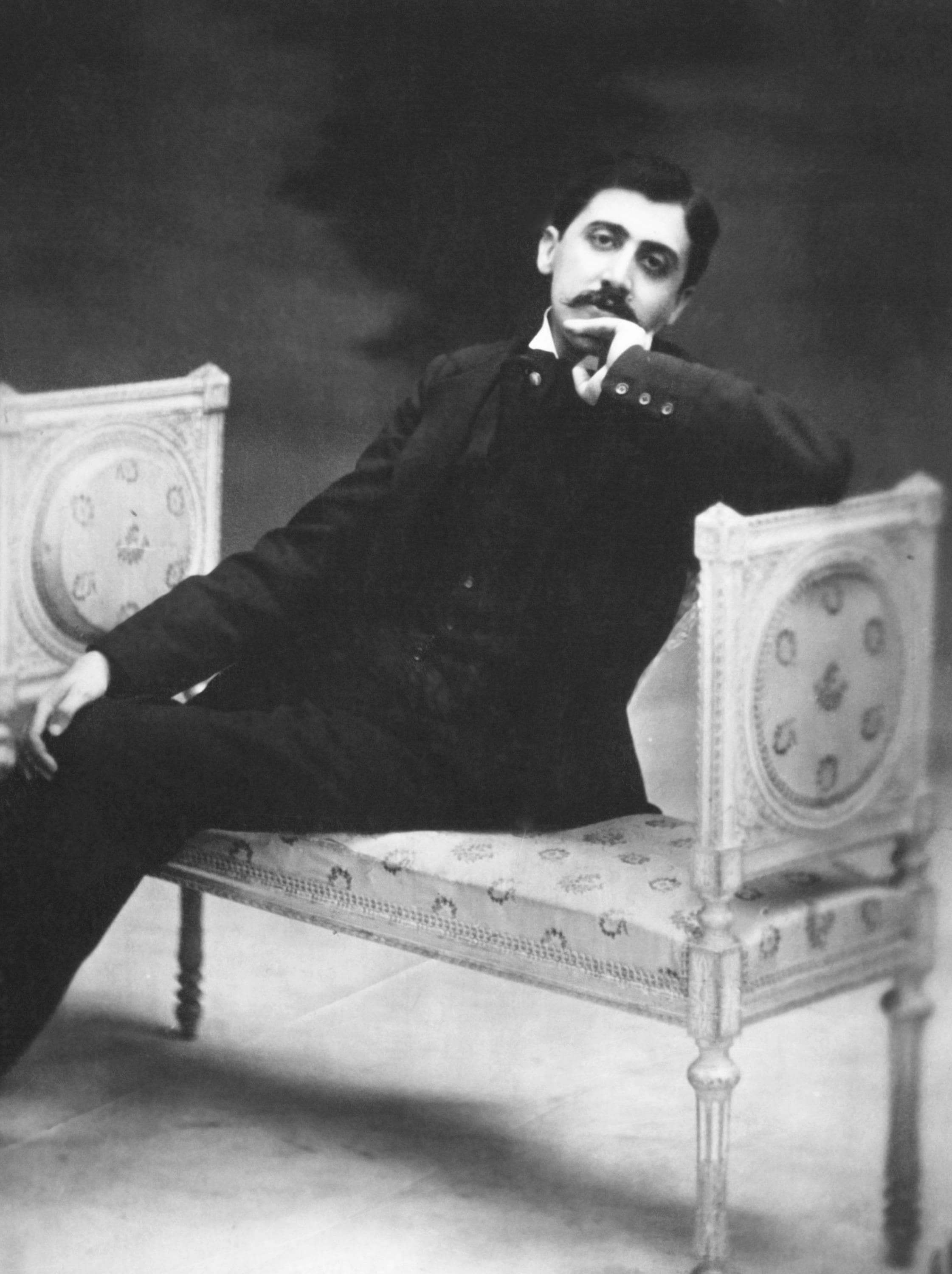 Marcel Proust per poter scrivere in assoluto silenzio fece foderare la stanza in cui scriveva di sughero.