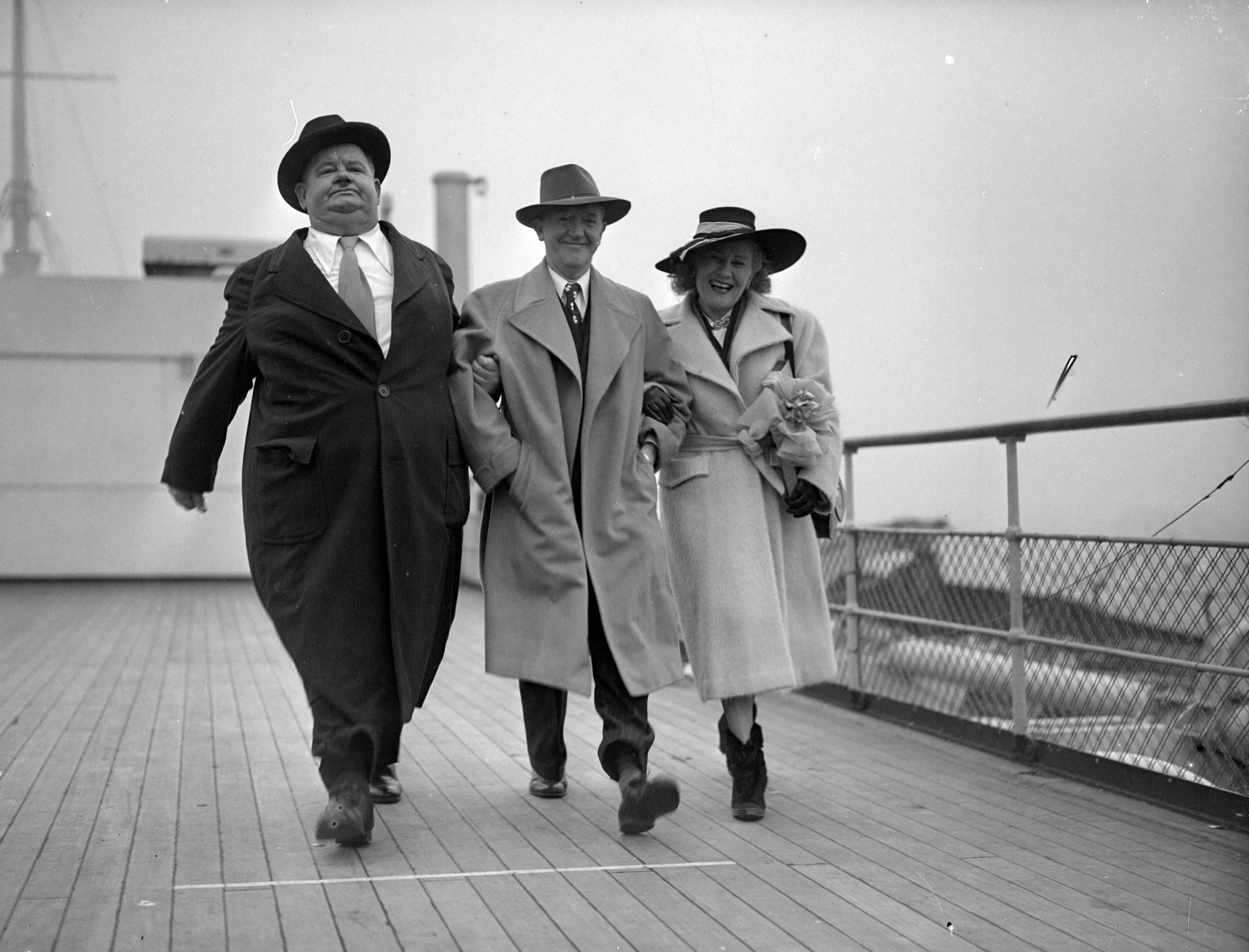 Oliver Hardy, Stan Laurel e la moglie Virginia Laurel a bordo di una nave inglese nel 1947