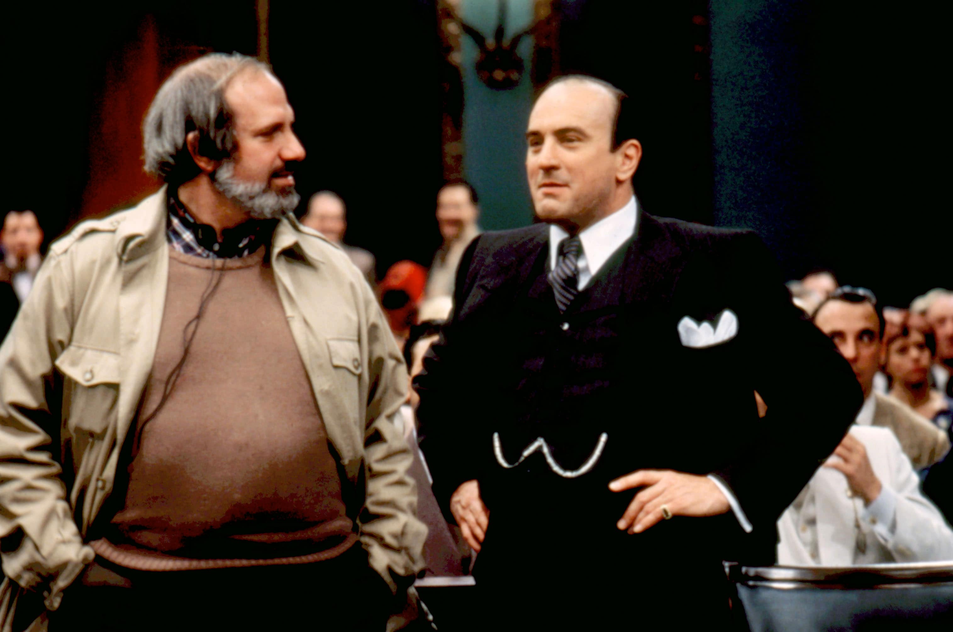 Il regista Brian De Palma sul set di "Gli Intoccabili" con l'attore Robert De Niro, 1987