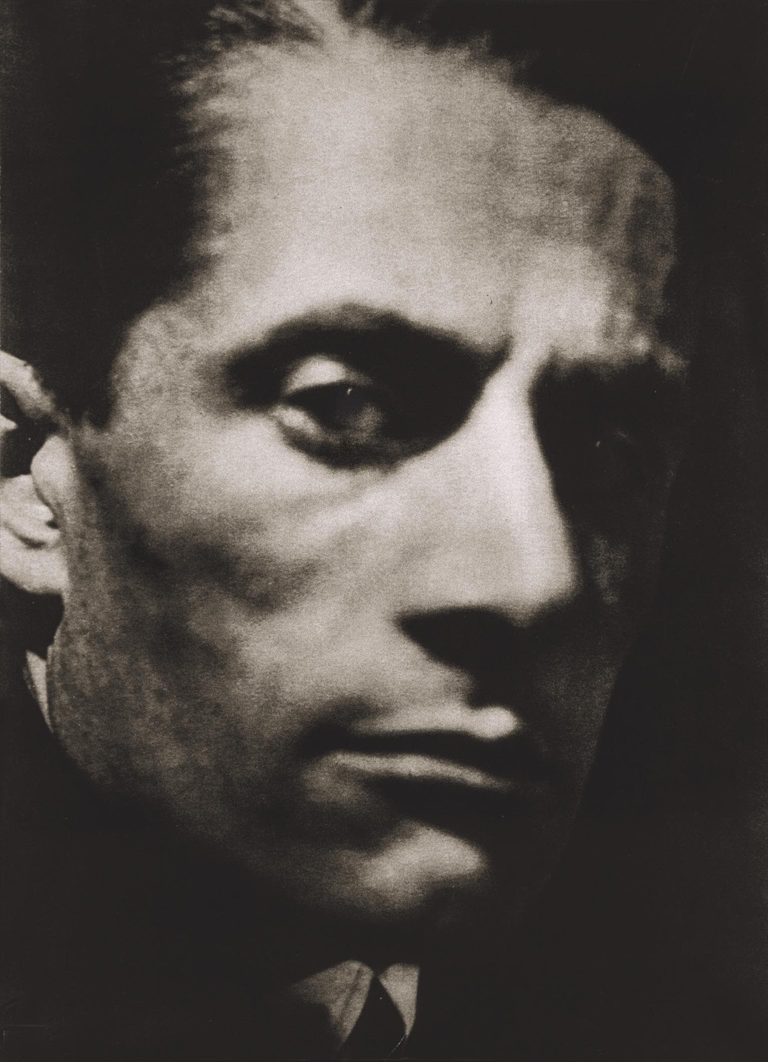 Mario Sironi in una foto di Anton Giulio Bragaglia © Mario Sironi, by SIAE 2021 