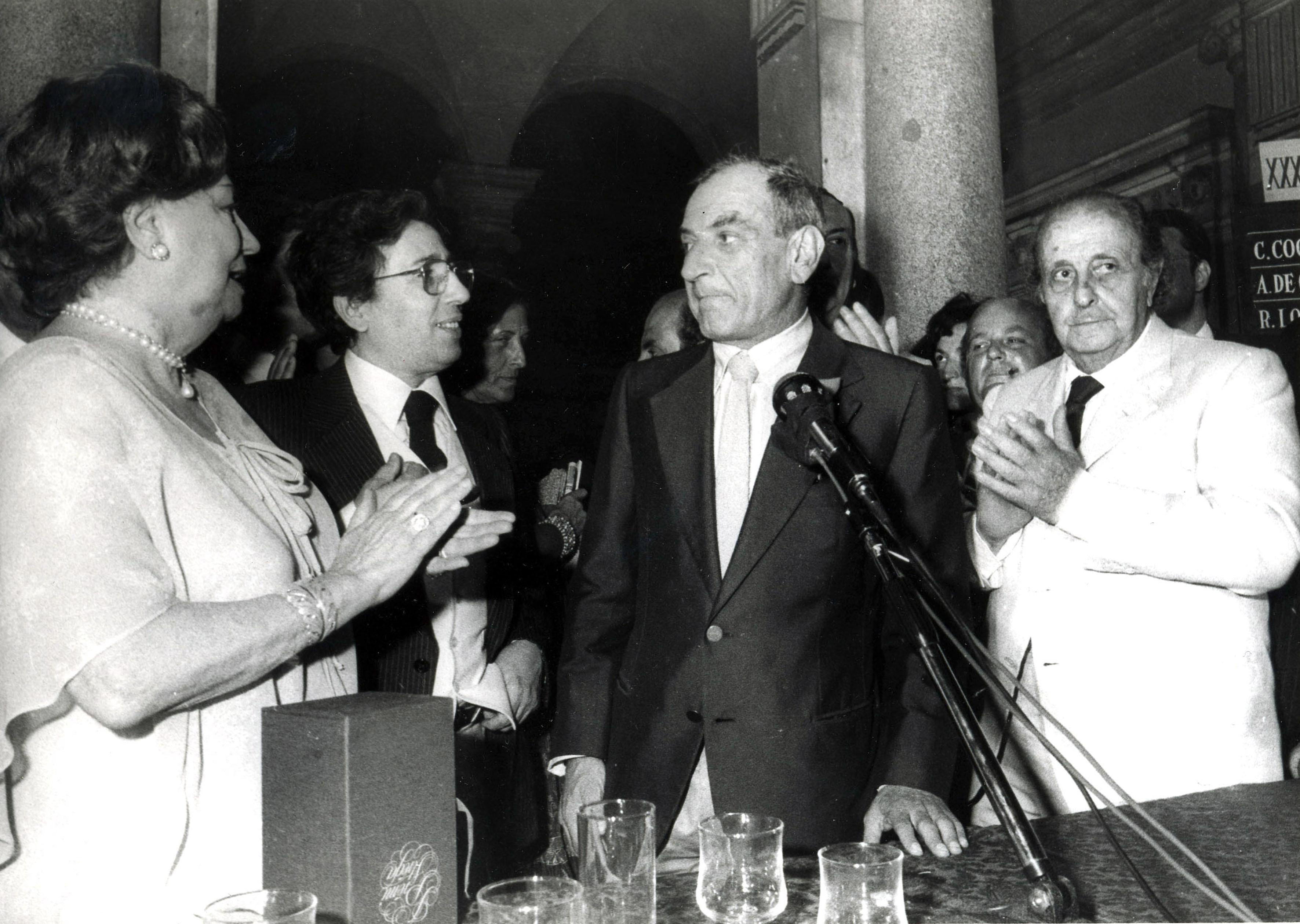 Maria Bellonci, Goffredo Parise, vincitore Premio Strega 1982 con il libro Sillabario n°2, e Guido Alberti
