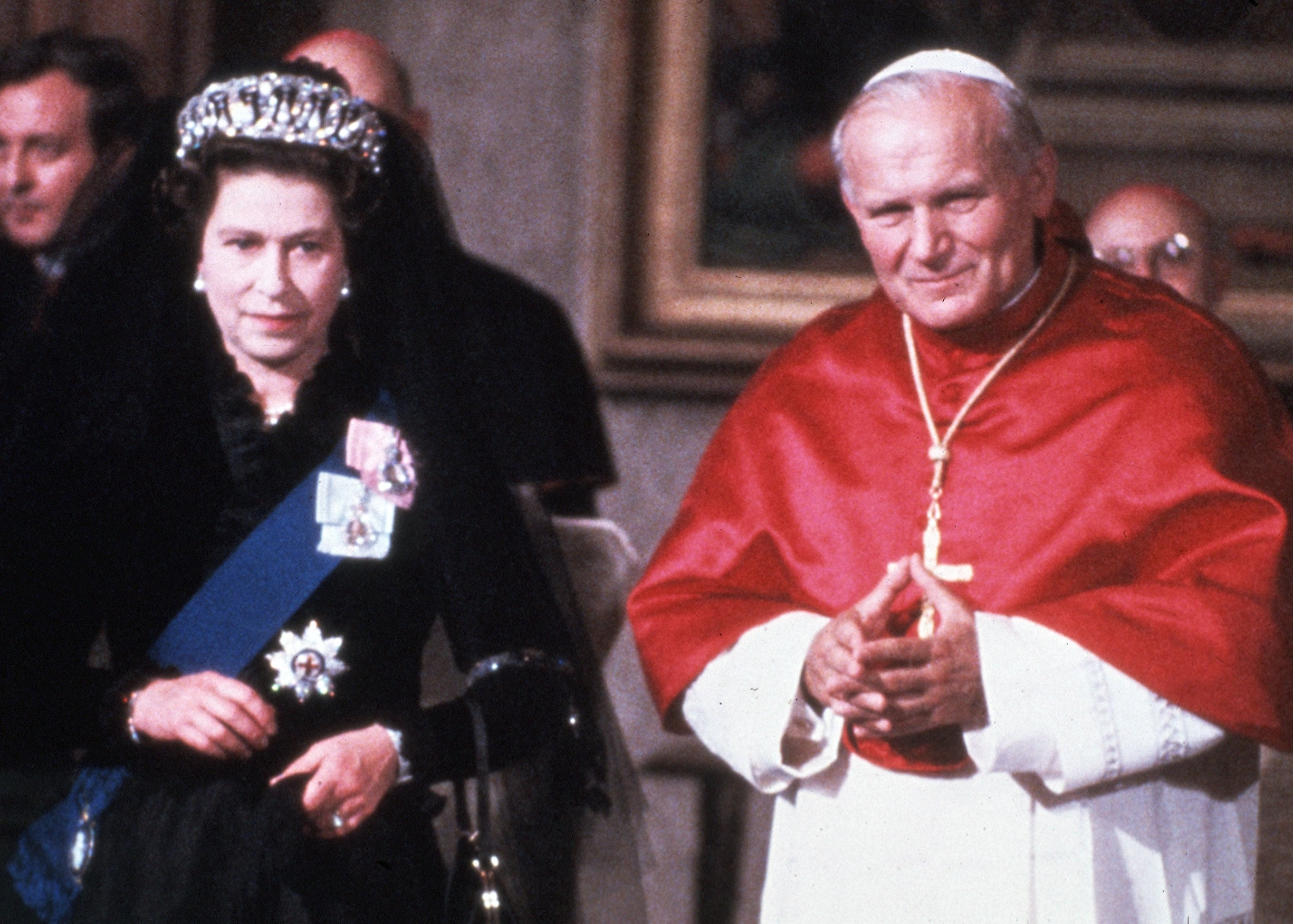 La Regina insieme al papa Giovanni Paolo II in Vaticano, nel 1978
