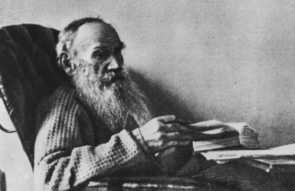 Tutte le famiglie felici si assomigliano fra loro, ogni famiglia infelice è infelice a suo modo – Lev Tolstoj, Anna Karenina (traduzione di Leone Ginzburg)