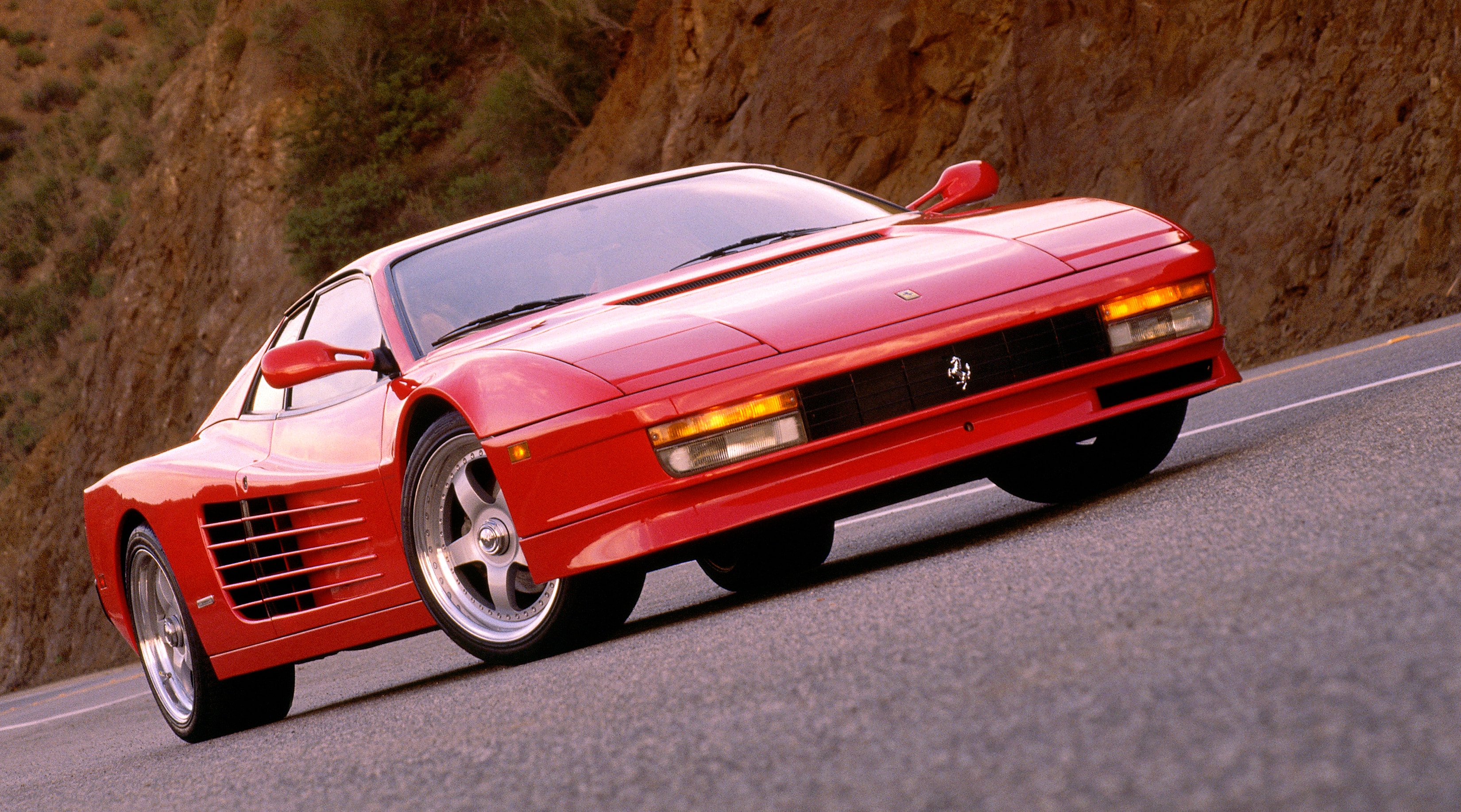Il celebre modello della Ferrari Testarossa, apprezzata in tutto il mondo e progettata nel 1984