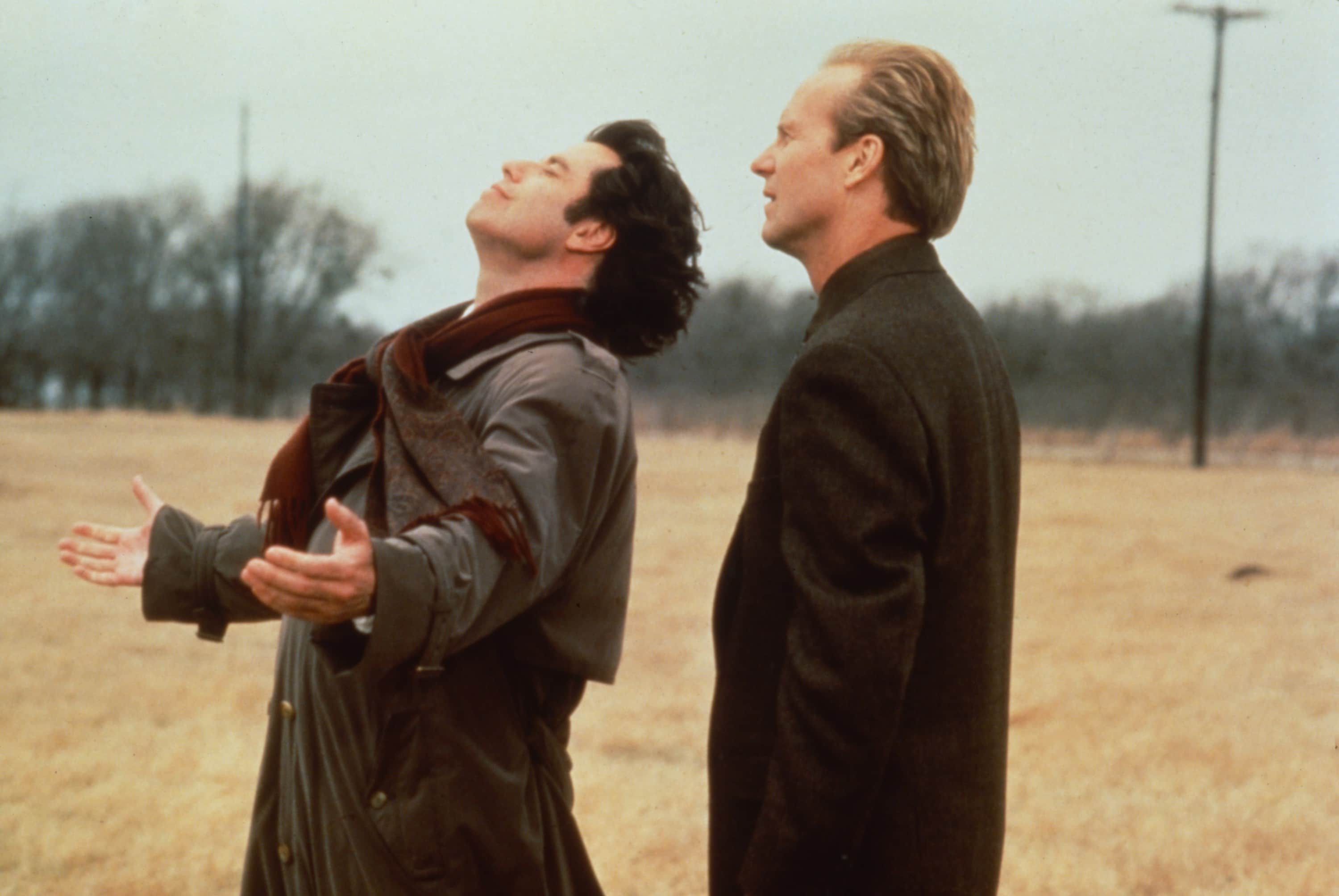 "Michael" , 1996. William Hurt e John Travolta