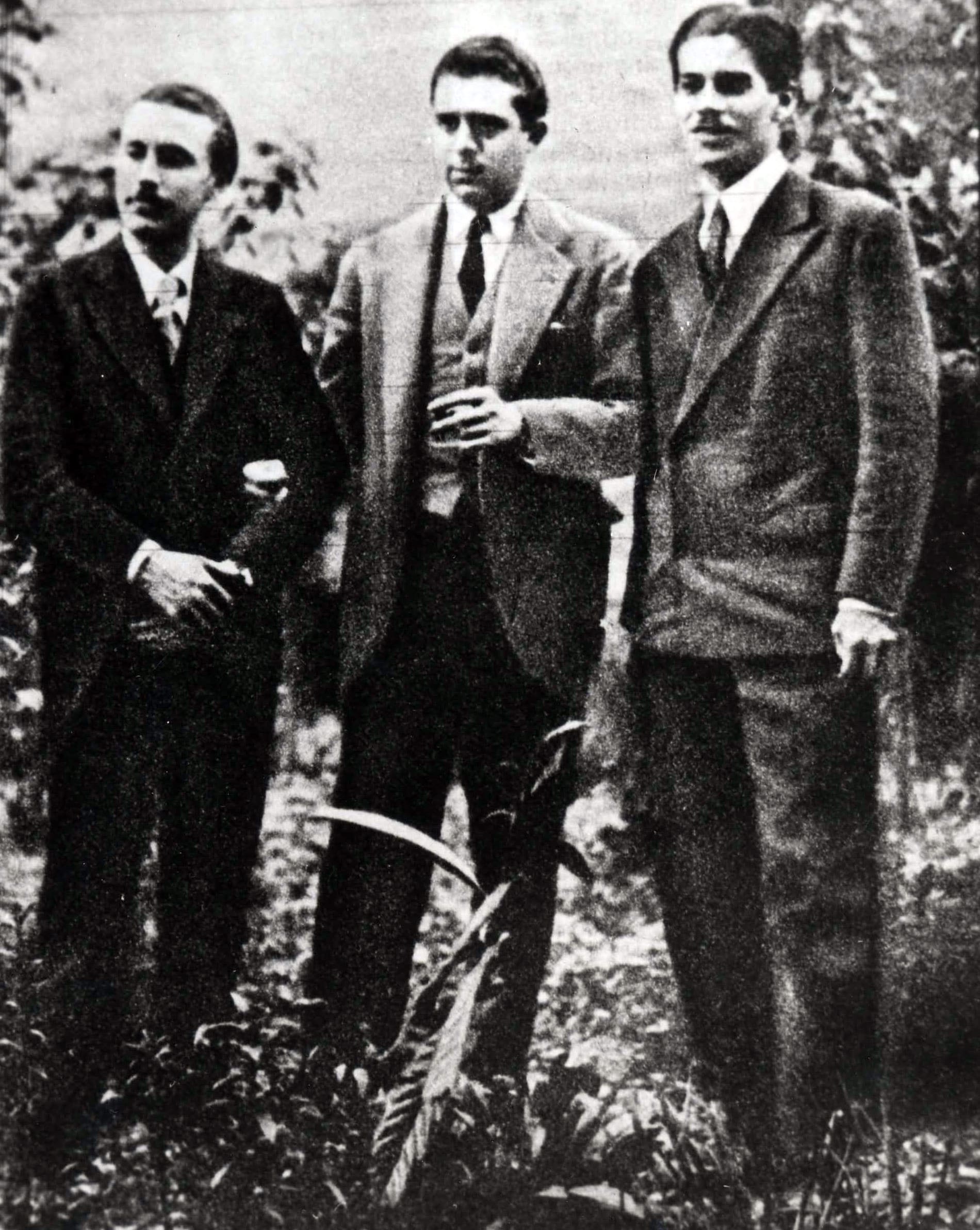 Con Alessandro Bonsanti e Elio vittorini (Montale al centro della foto) nel 1921