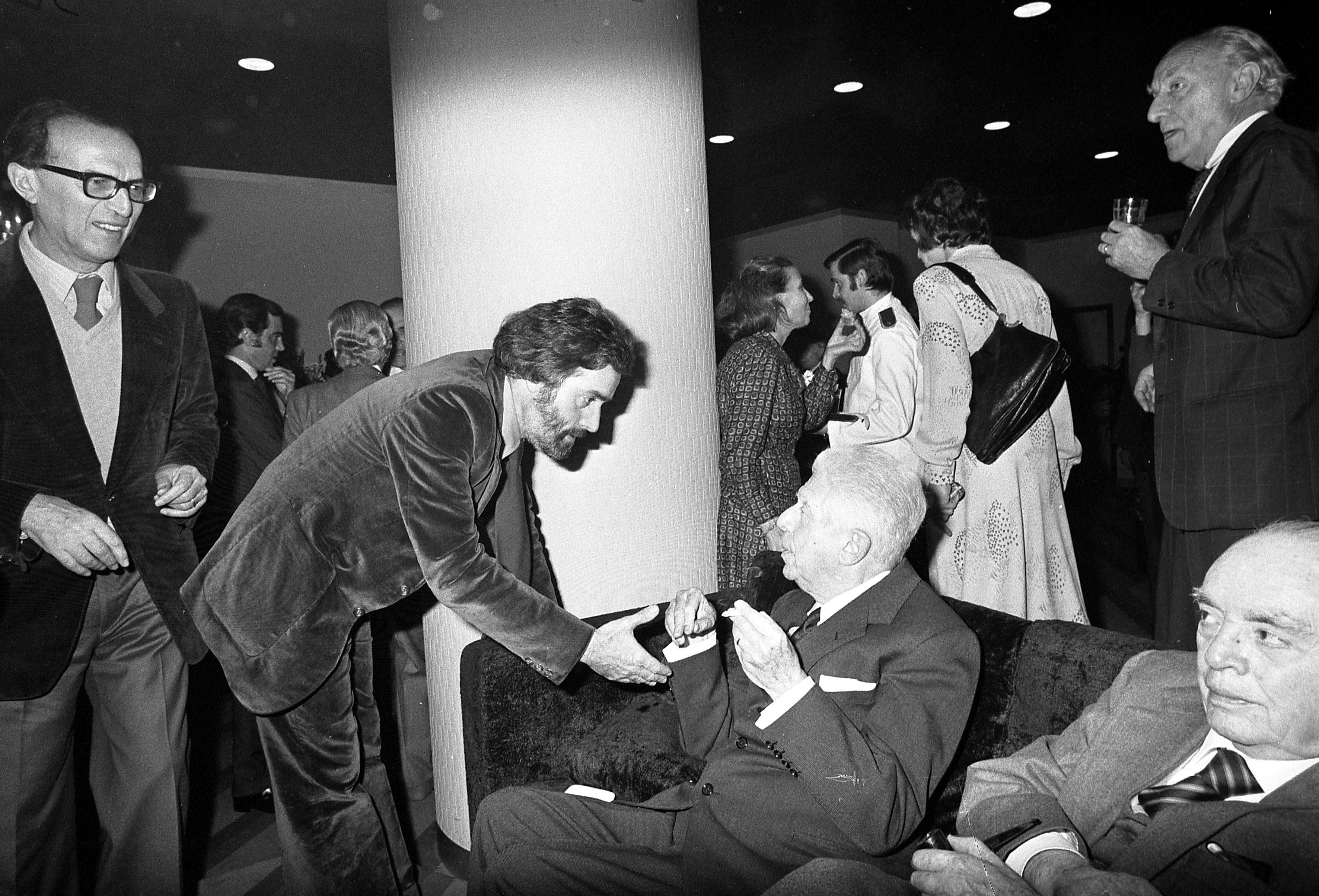 Milano, H​otel Principe, 1975 - Festa pe​r il poeta Eugenio Montale, vi​ncitore del Premio Nobel per l​a Letteratura