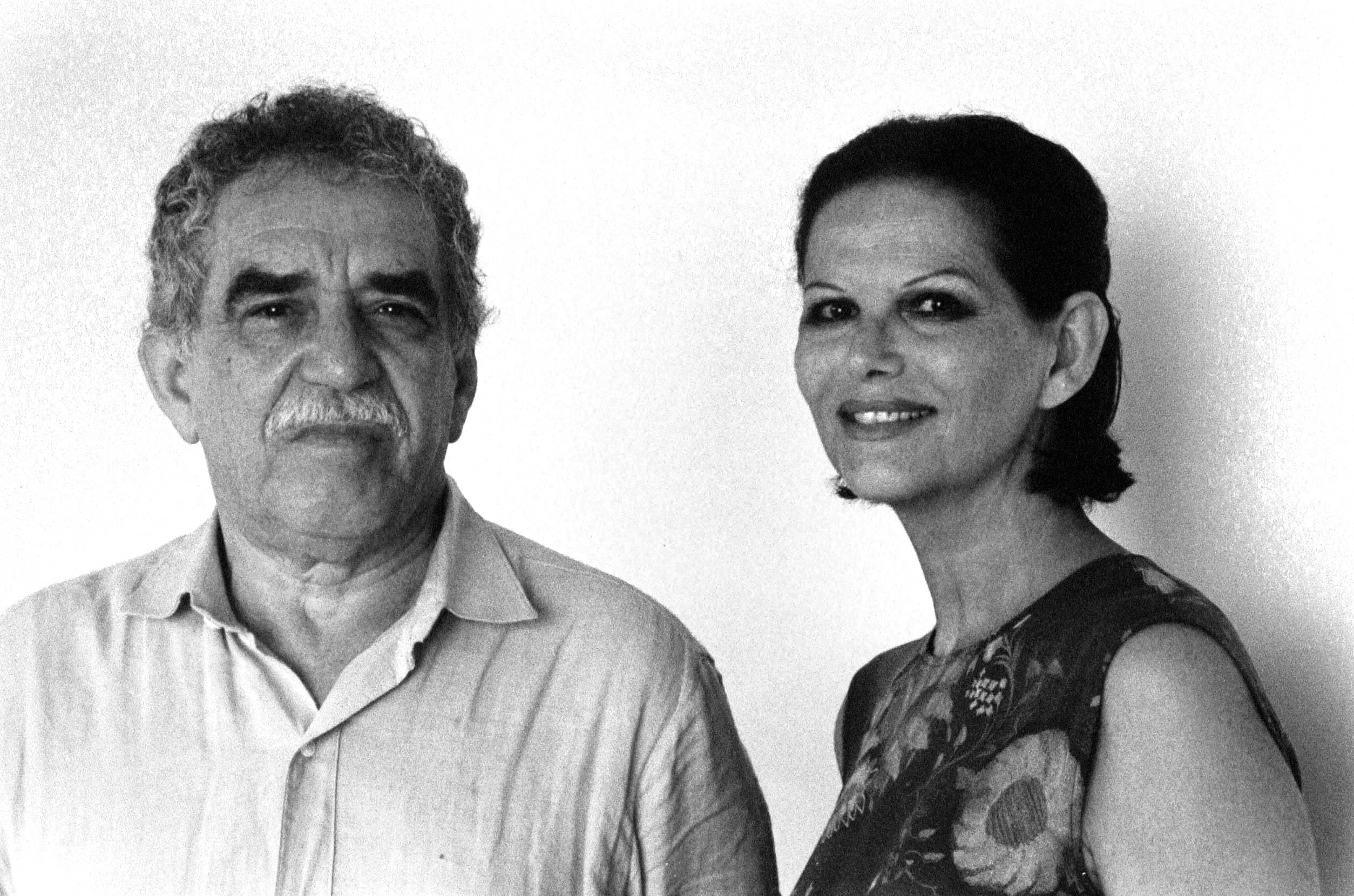 Cent’anni di solitudine di Gabriel Garcia Marquez (nella foto con Claudia Cardinale)