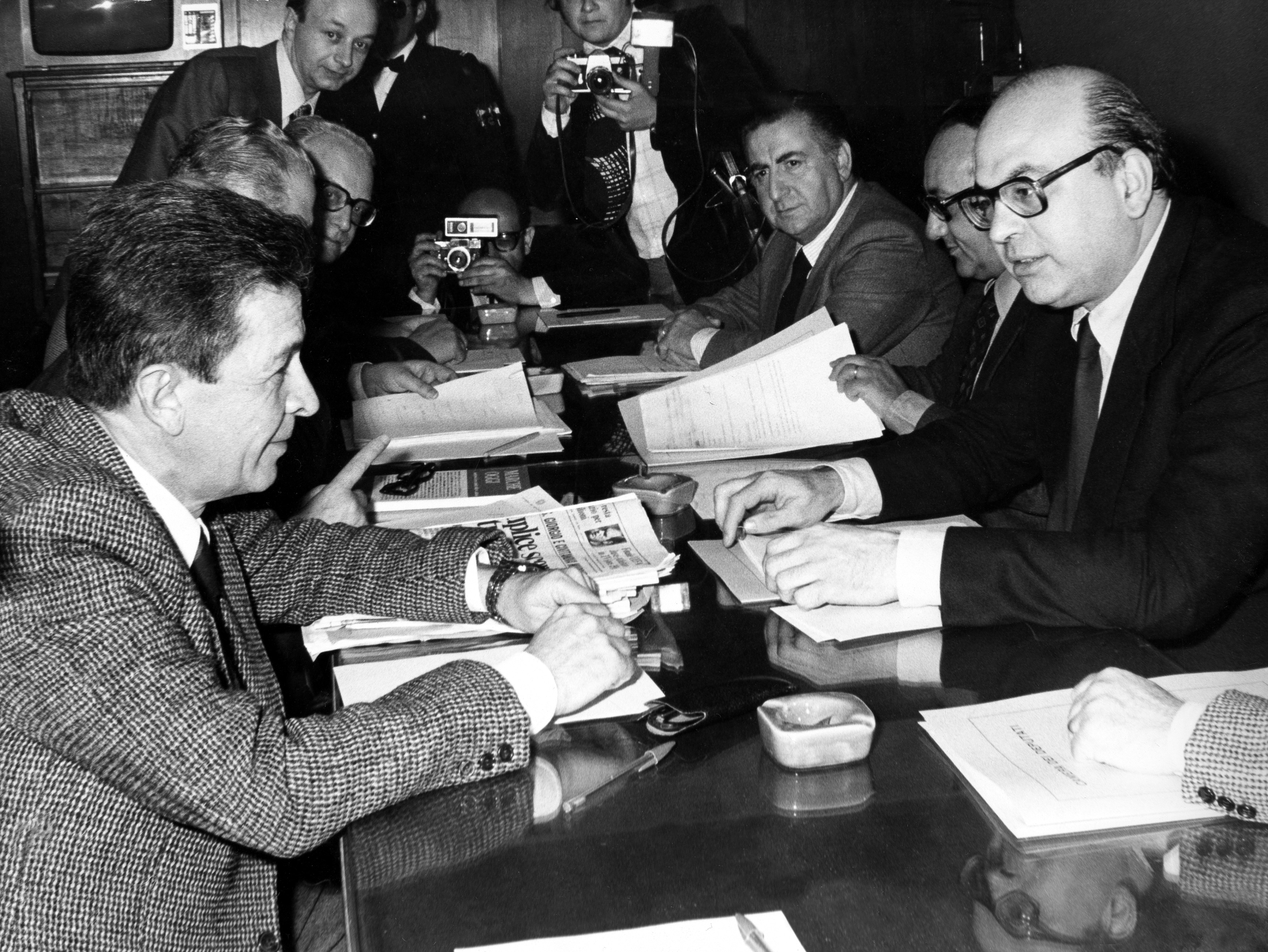 Inizi anni Ottanta, insieme a Bettino Craxi, segretario del Partito Socialista Italiano. Uno dei principali obiettivi di Berlinguer come segretario è quello di costituire una nuova direzione politica attraverso la collaborazione delle varie correnti: socialista, comunista e cattolica