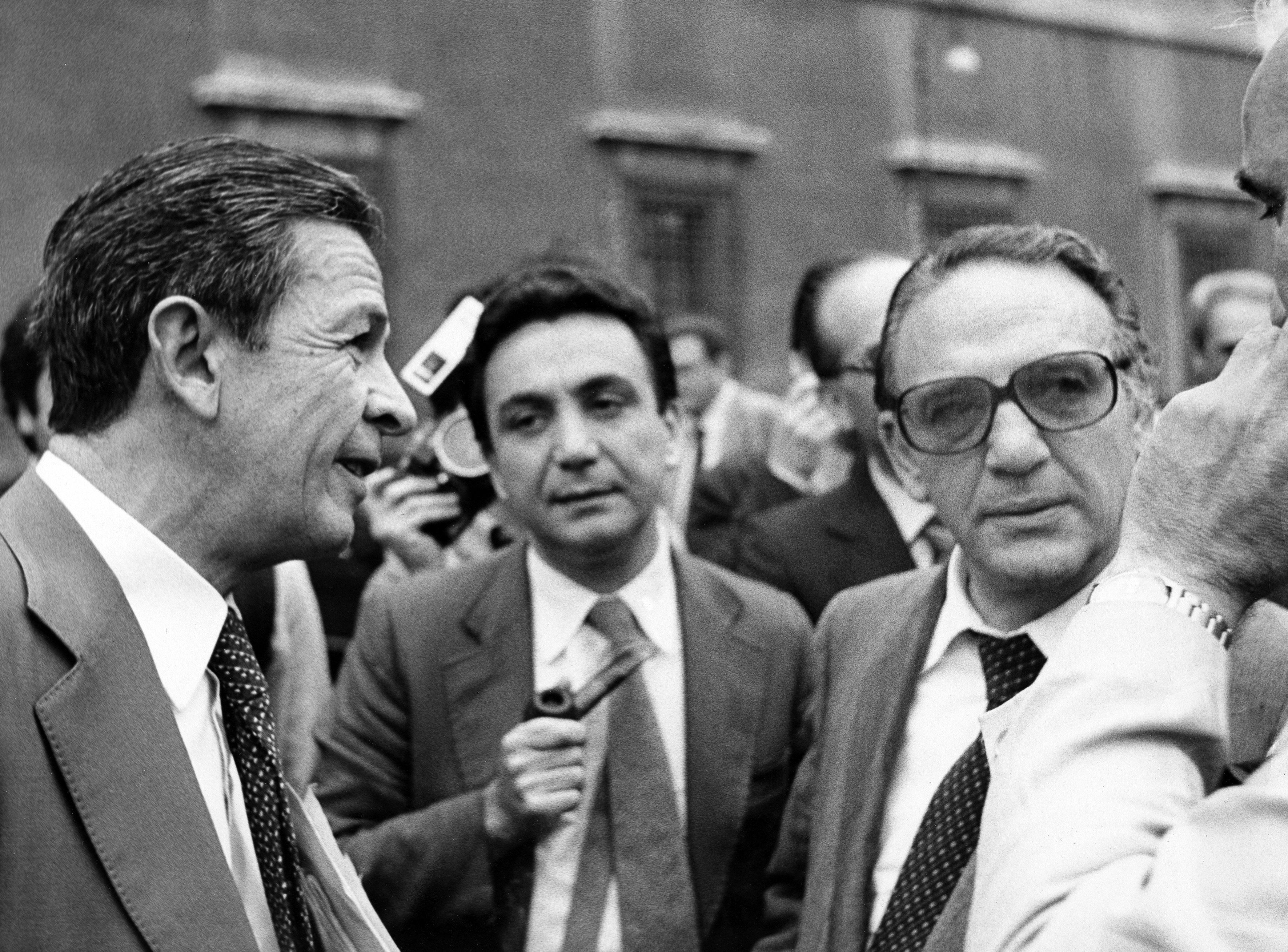 Insieme a Paolo Emilio Ciofi (al centro) e al sindaco di Roma Luigi Petroselli sulla destra), nel 1976
