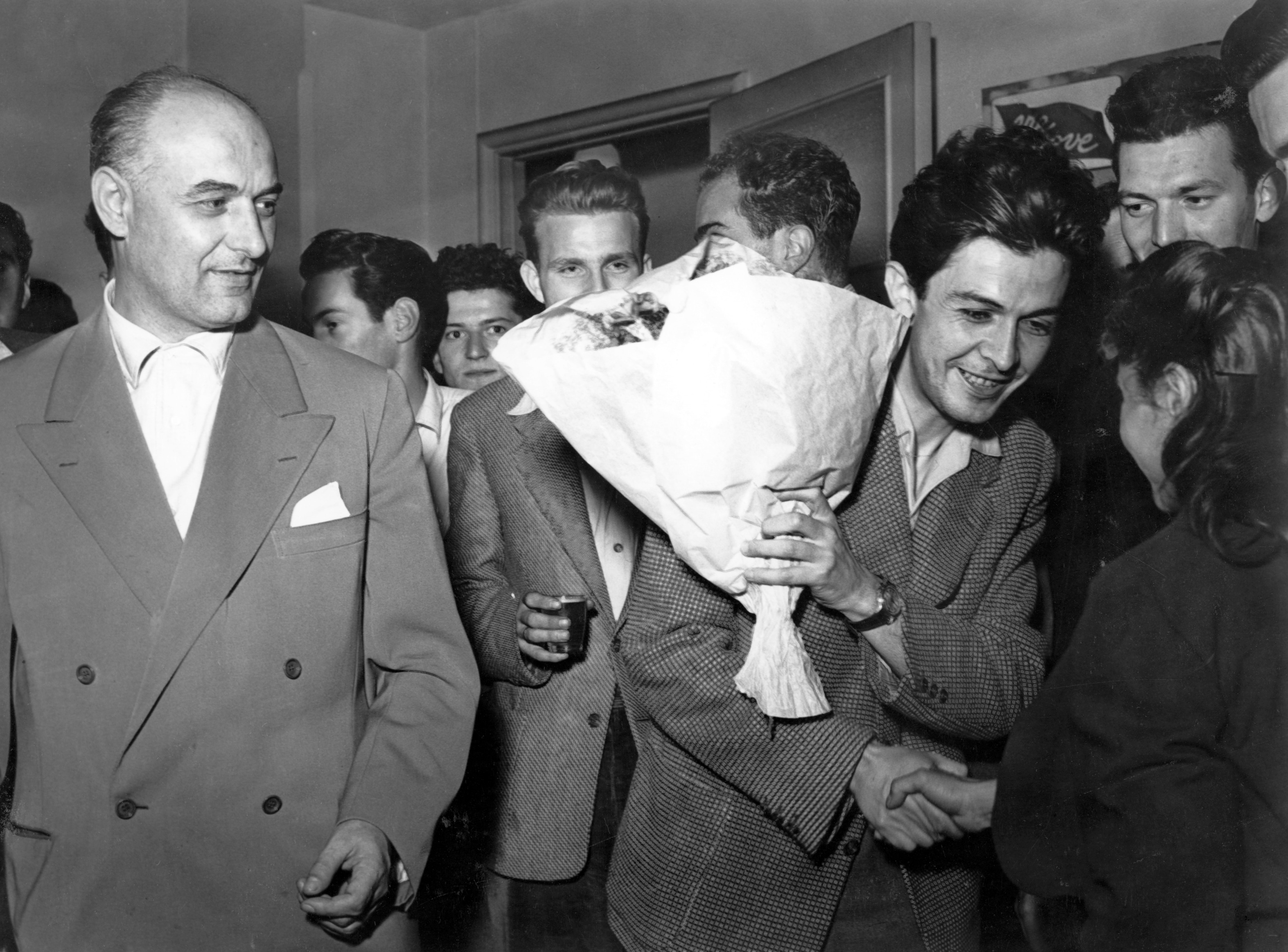 Insieme a Celeste Negarville, primo direttore de L'Unità del dopoguerra, alla sede torinese del partito nel 1951