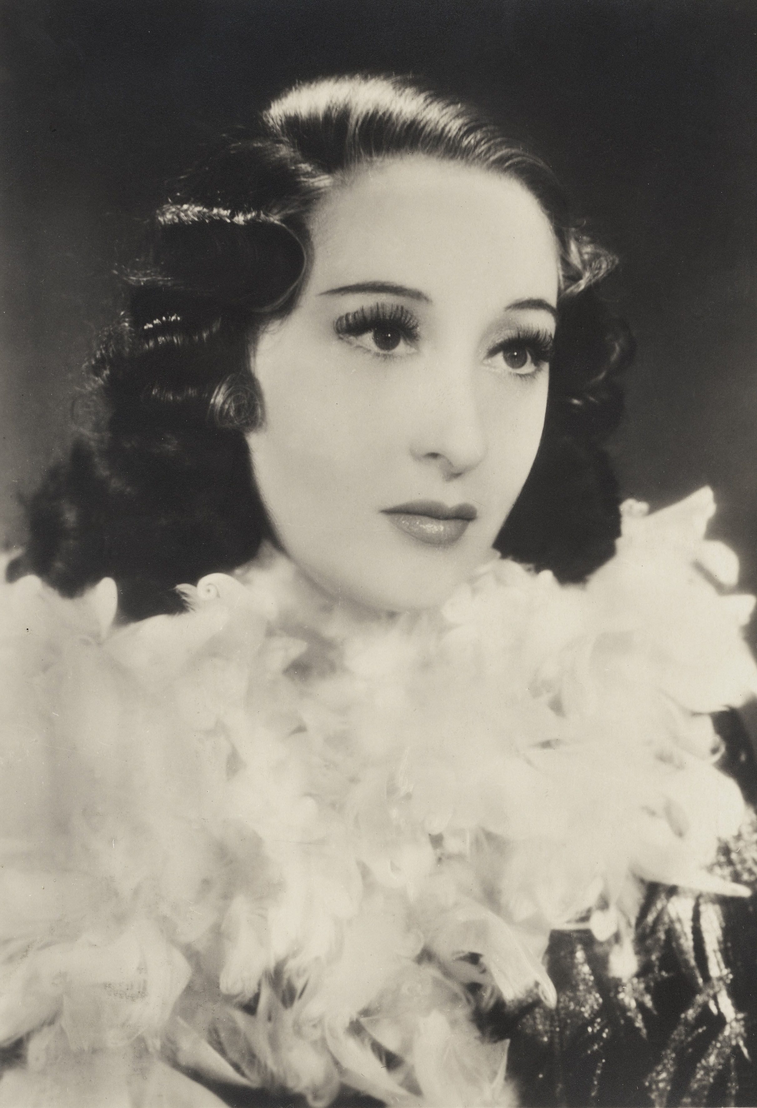 1946. Clara Calamai si aggiudica il Nastro come Migliore attrice protagonista nella prima edizione dei Nastri per il film "L'adultera"