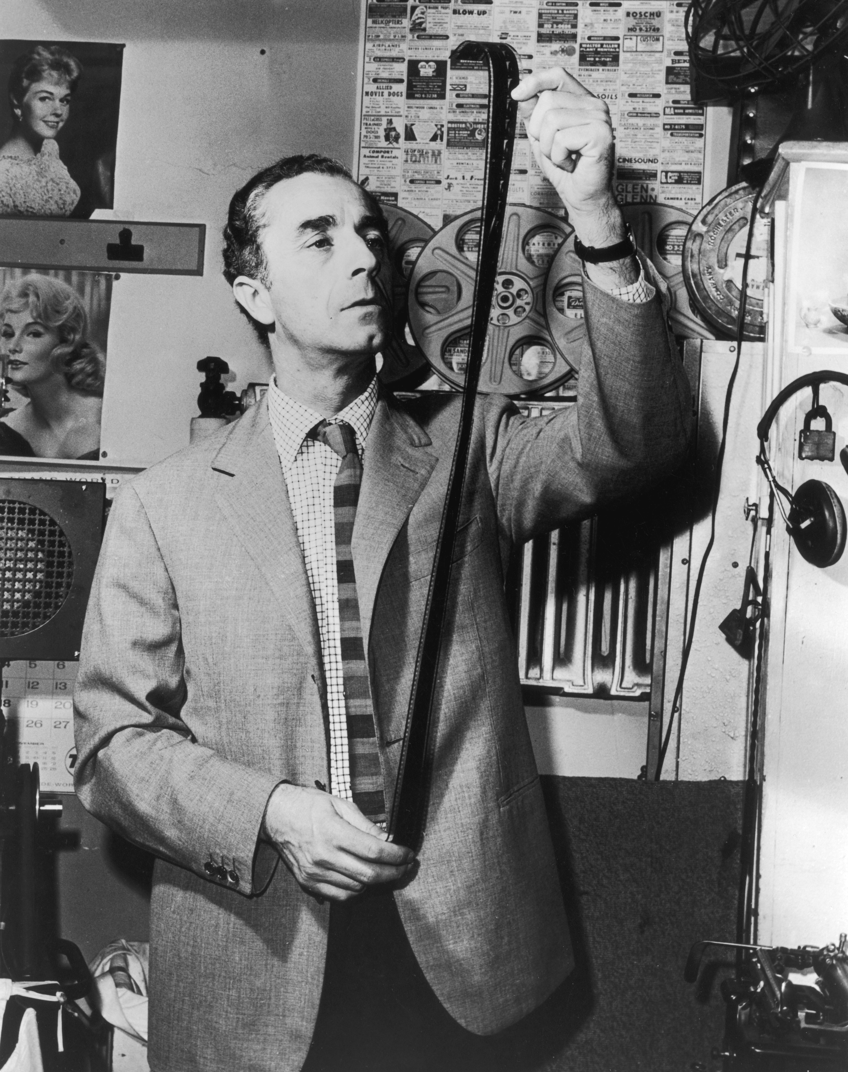Antonioni in un laboratorio cinematografico nel 1965
