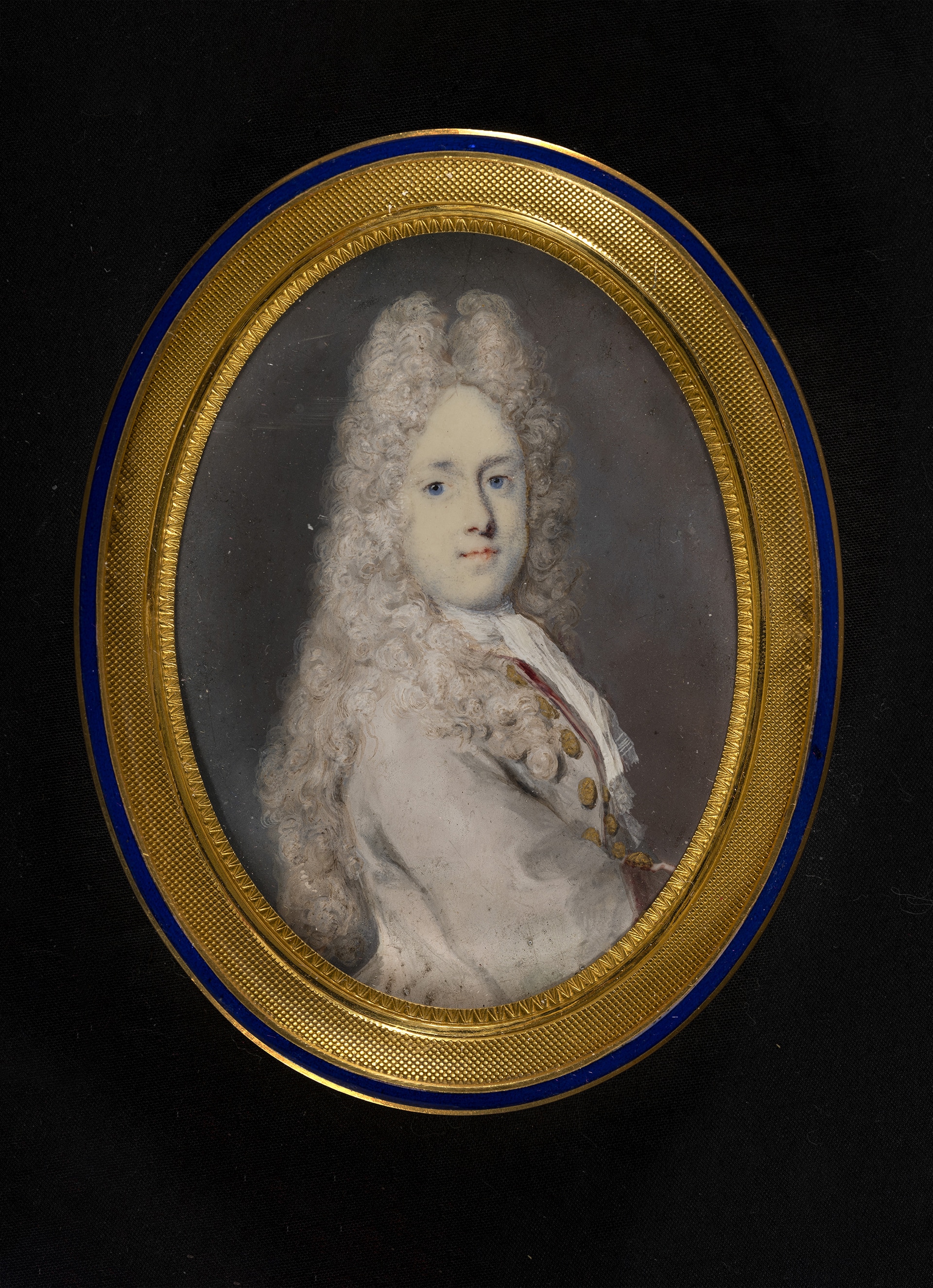Rosalba Carriera, Ritratto di gentiluomo in abito chiaro, acquerello e gouache su avorio, cm 8,9x6,4 (ovale), 1720 – 1725 