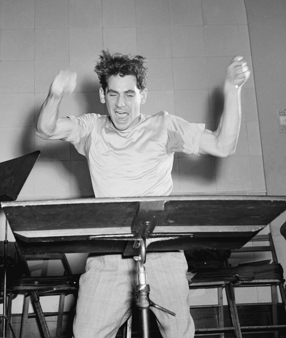 1946-1948. Leonard Bernstein. © Courtesy William P. Gottlieb Library of Congress