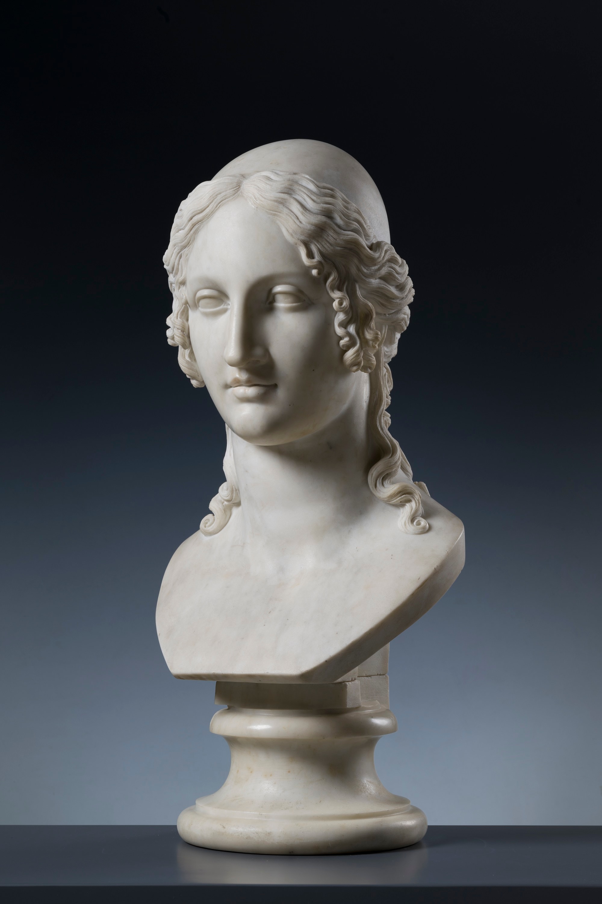 Antonio Canova (1757 – 1822), Testa ideale di Elena, 1821 (?), Marmo, 65x30x30cm., Collezione privata
