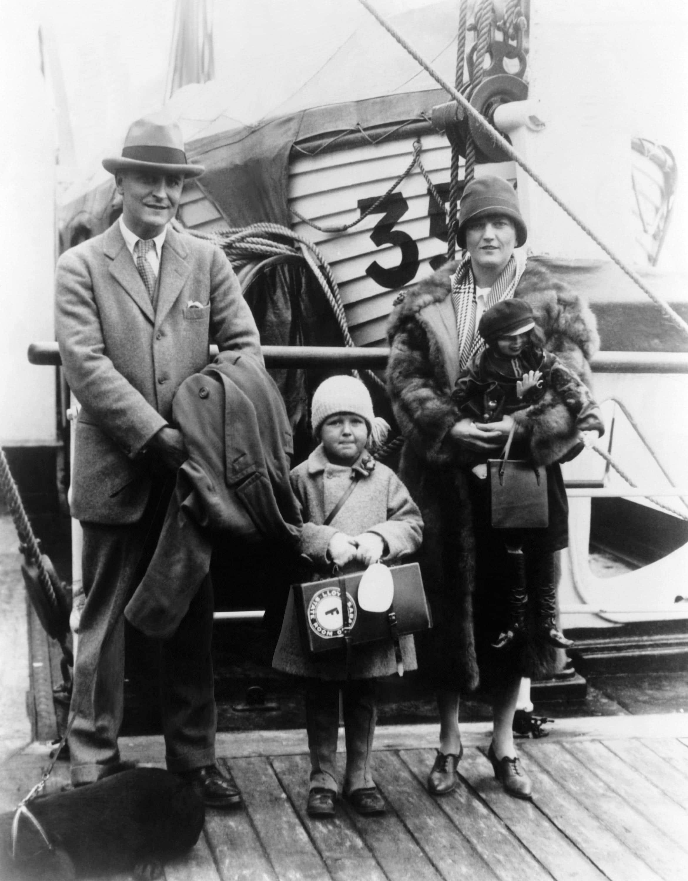 Francis Scott Fitzgerald e Zeld​a Sayre con la figlia Scottie nel 1925