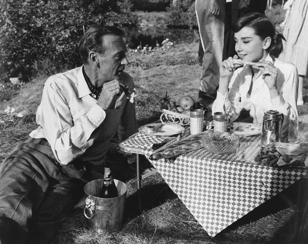 Parigi 1956, Audrey Hepburn e Gary Cooper sul set di "Love in the afternoon"