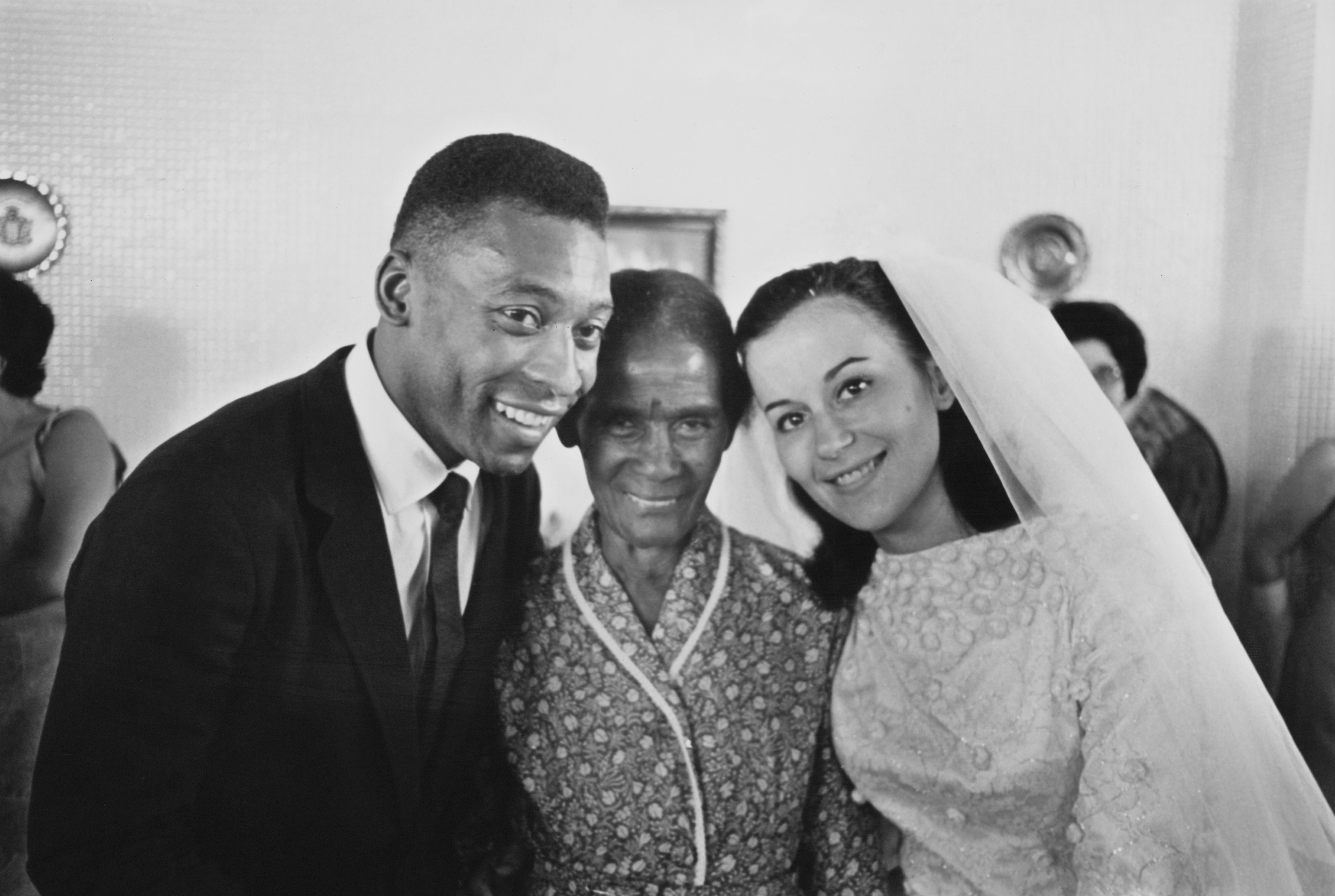 Pelè il giorno del suo matrimonio, nel 1966 con Rosemeri dos Reis Cholbi, la sua prima moglie