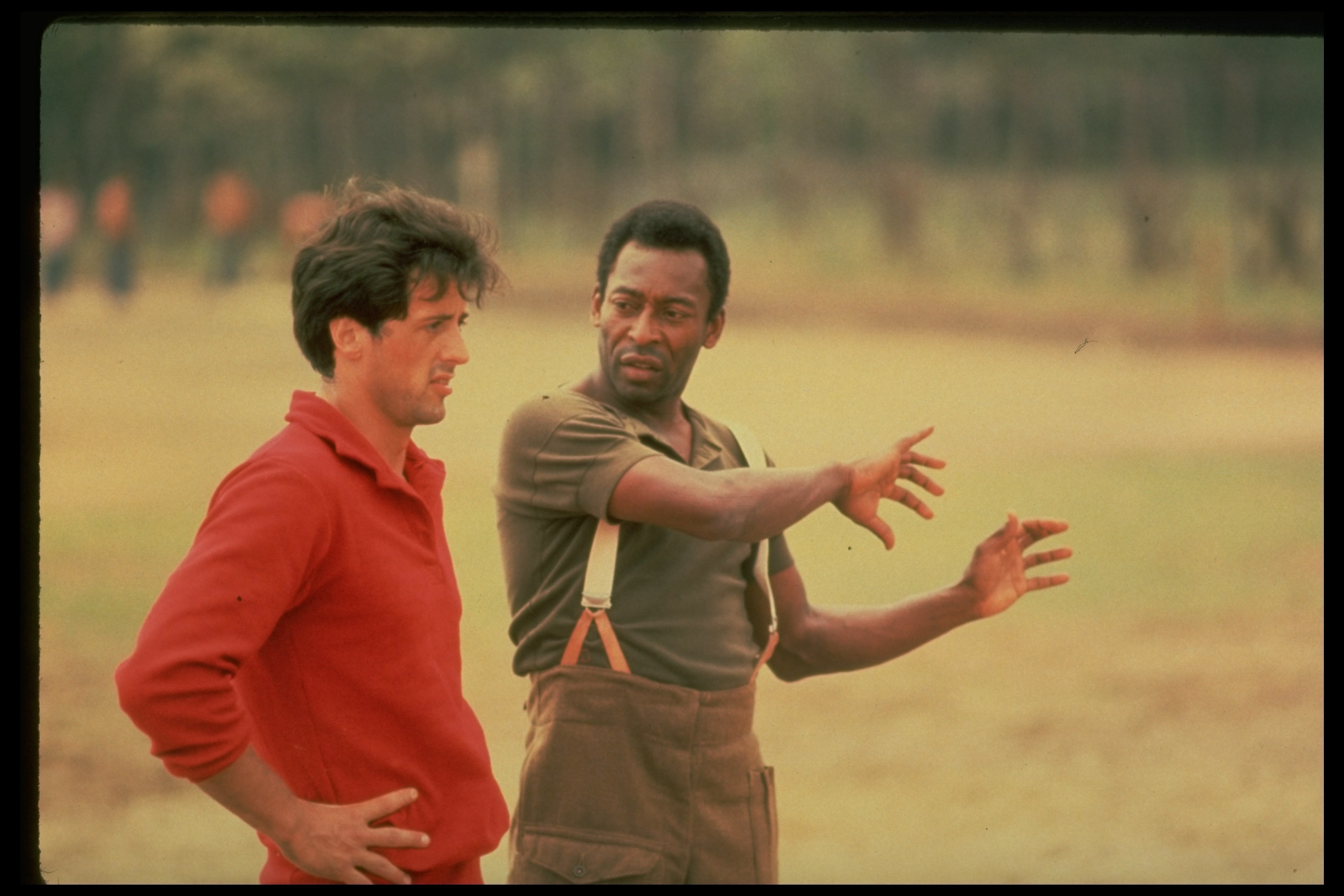 Una fase delle riprese del film "Fuga per la vittoria" nel 1981, tra i quali protagonisti ci sono pelè e un giovane Silvester Stallone