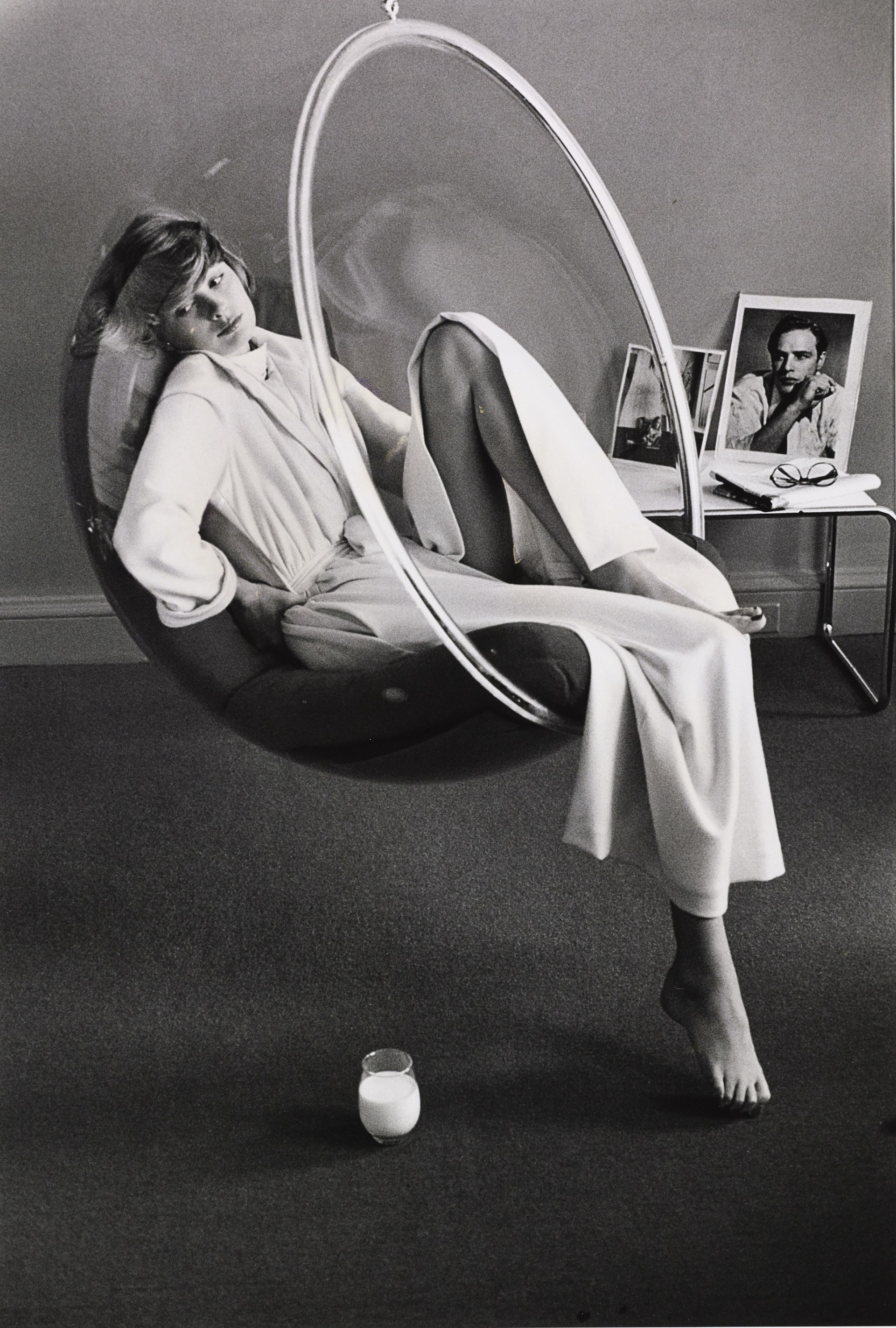 Kourken Pakchanian, Modella seduta in una Bubble Chair, 1973, Vogue © Condé Nast