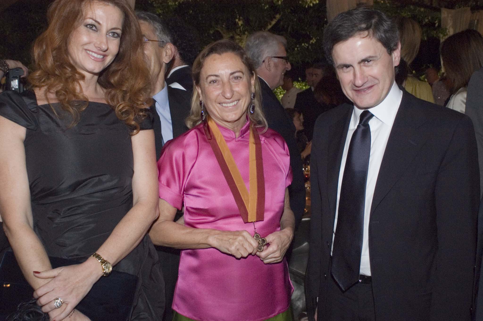 Premio McKim Medal 2010 alla stilista e imprenditrice Miuccia Prada con lei l'ex sindaco di Roma Gianni Alemanno