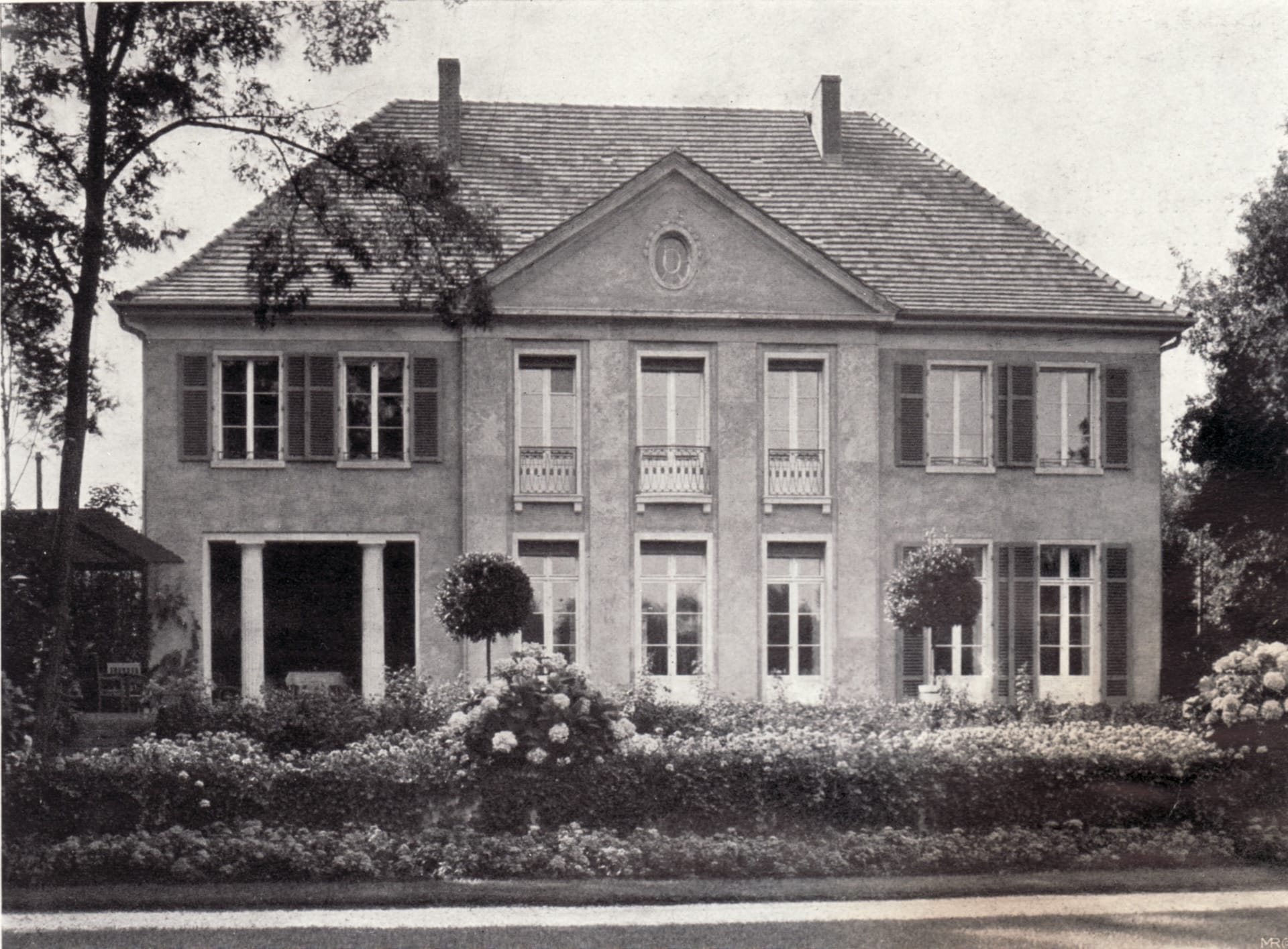 La Liebermann-Villa appena ultimata, facciata verso il lago, 1911. Ristampa © Max-Liebermann-Gesellschaft Berlin e.V.