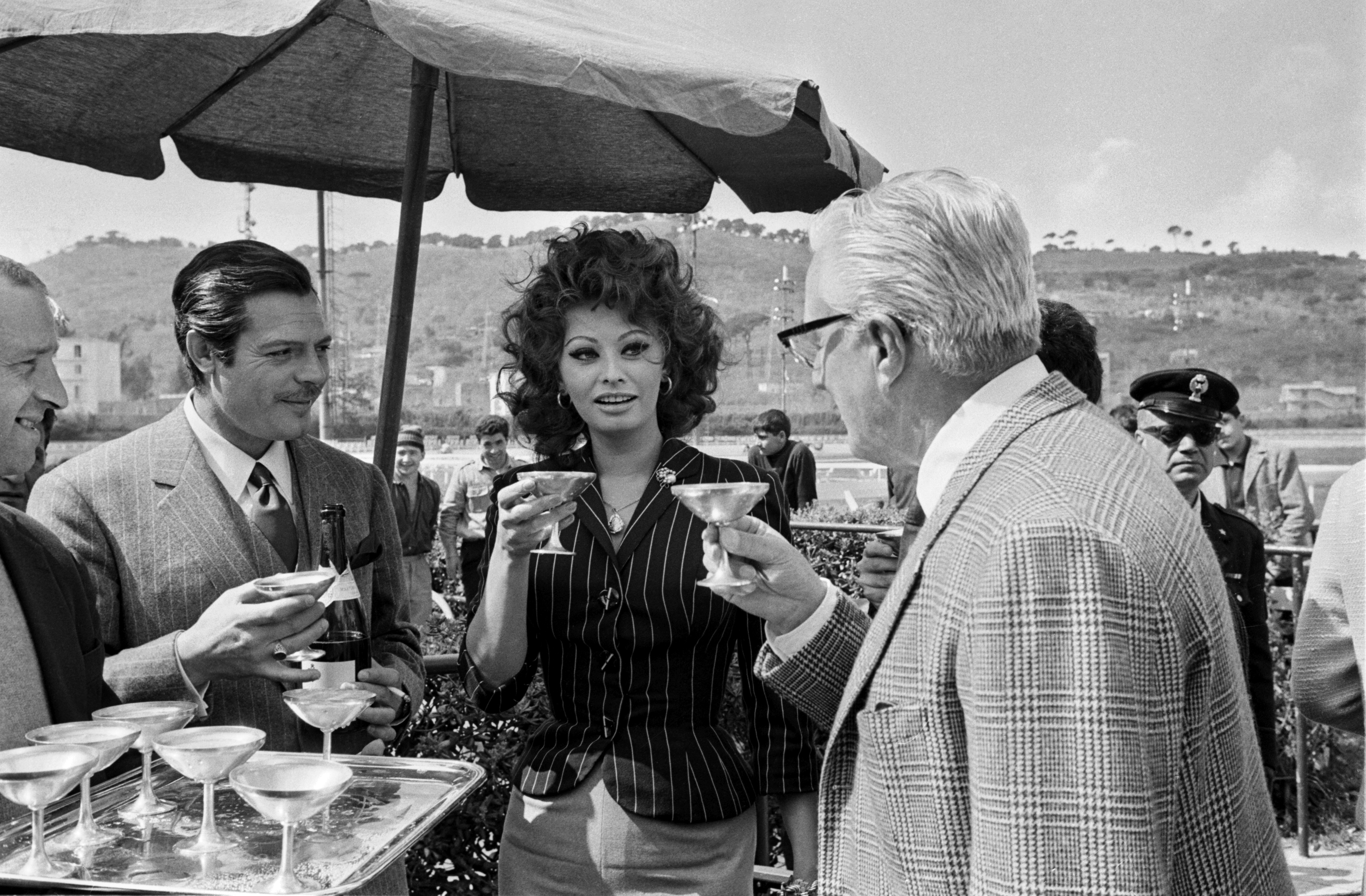 "Matrimonio all'italiana" (1964). Foto di Pierluigi Praturlon. Fondo Reporters Associati. Archivio Fotografico Cineteca Nazionale CSC