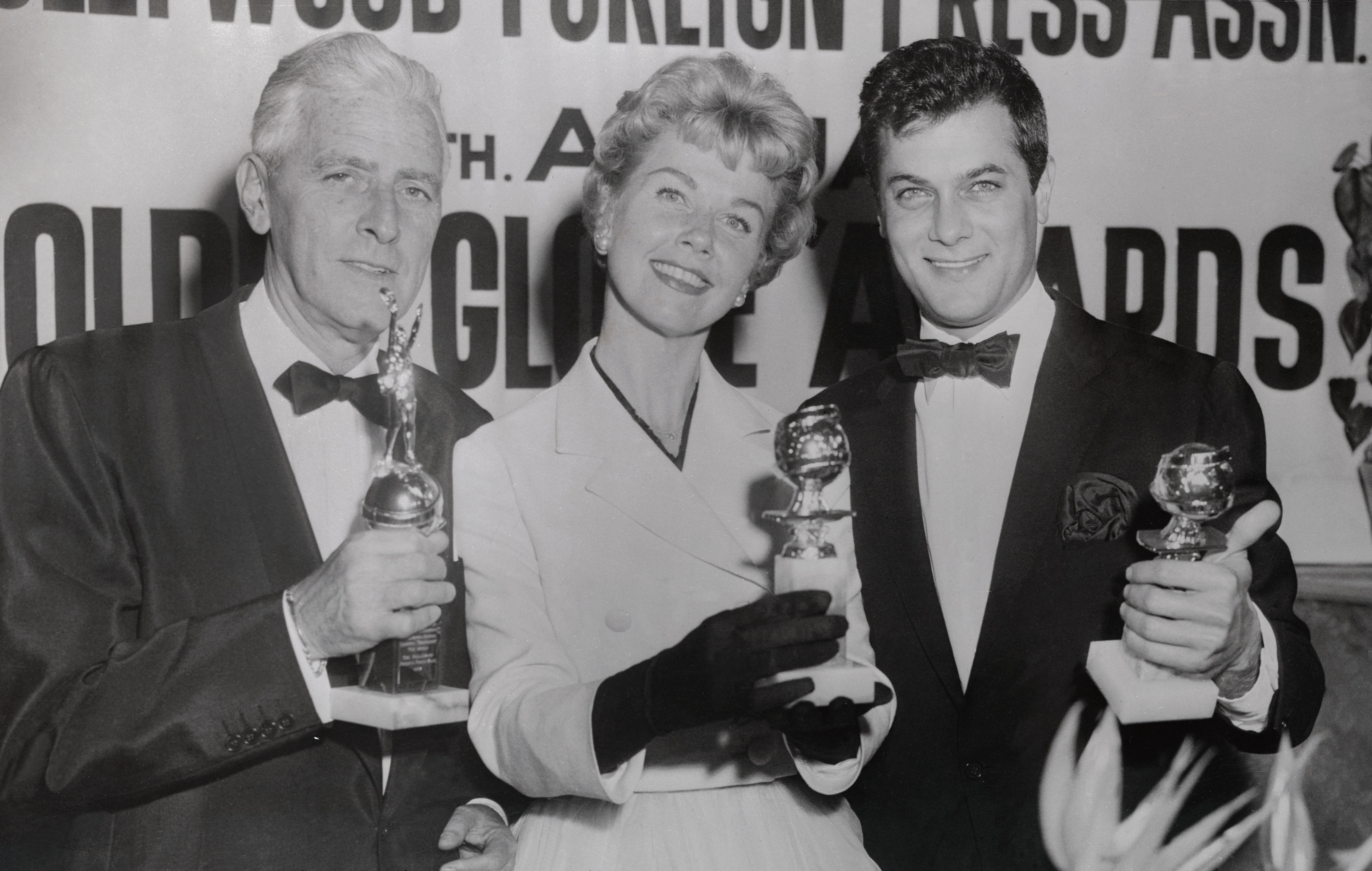 Ai Golden Globe del 1958 con il produttore Buddy Adler e l'attrice Doris Day