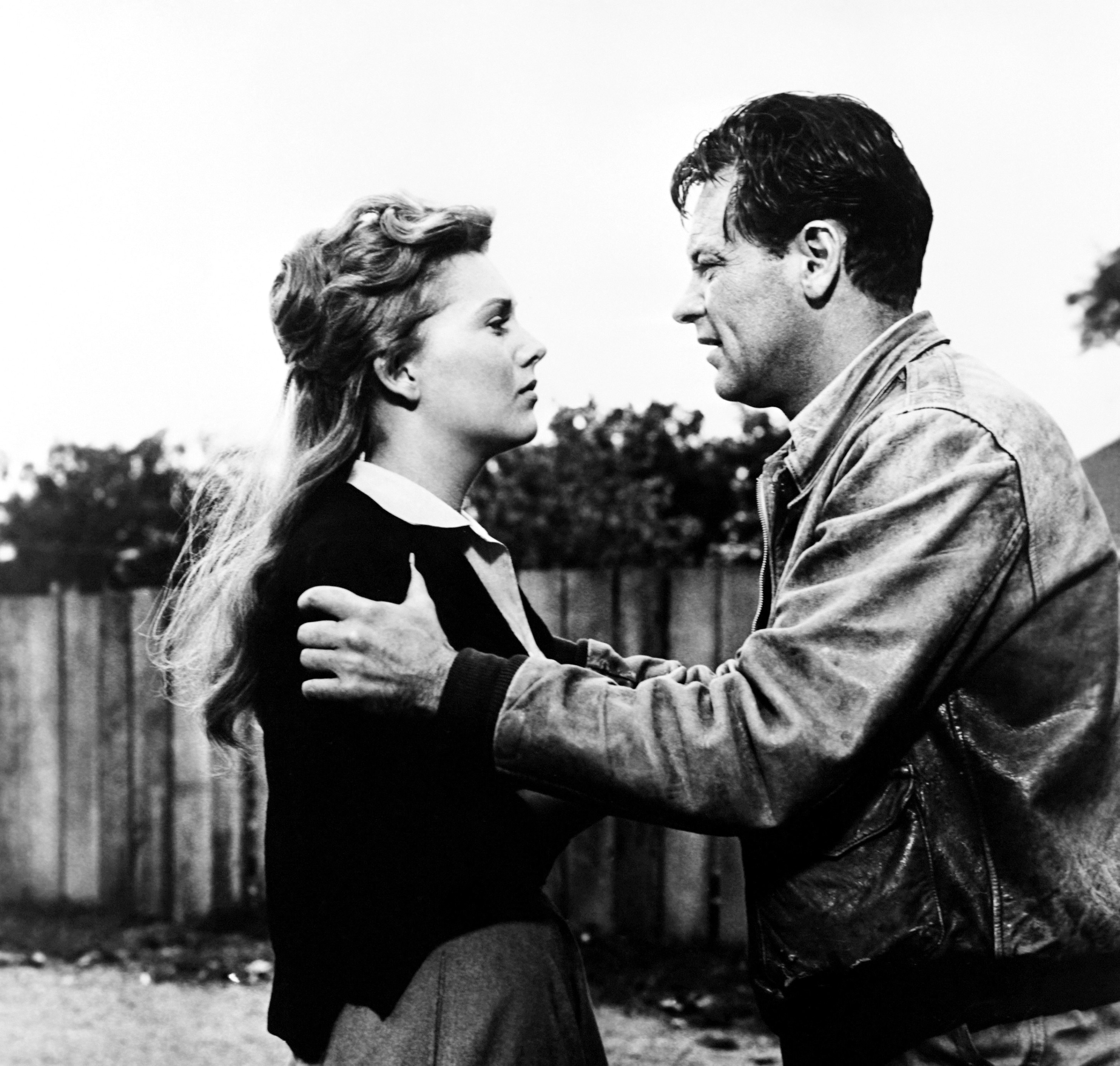 Kim Novak e William Holden nel 1955 nel film "Picnic"