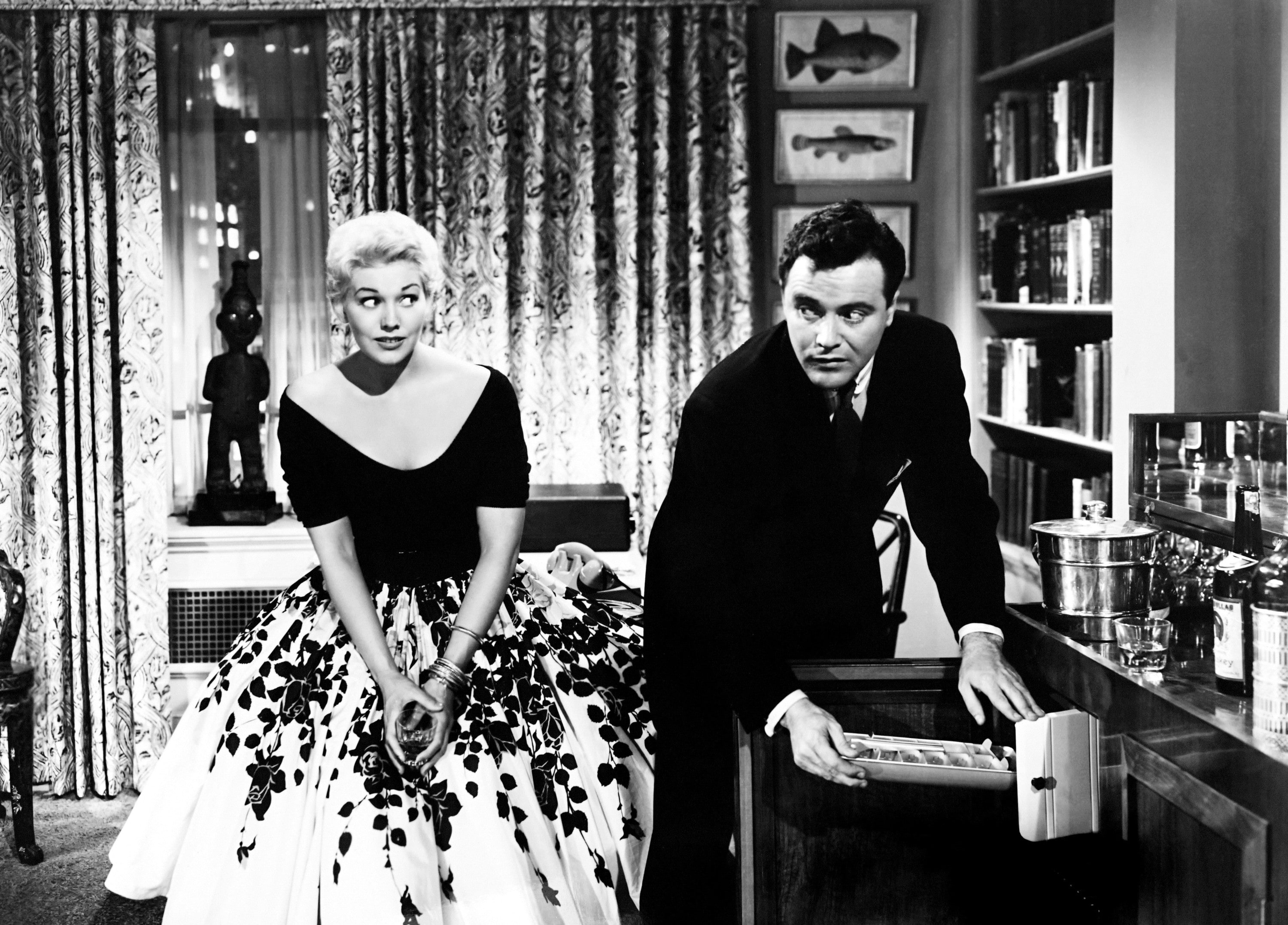 Con Jack Lemmon nel 1954 in una scena del film "Phffft... e l'amore si sgonfia" (1954) 